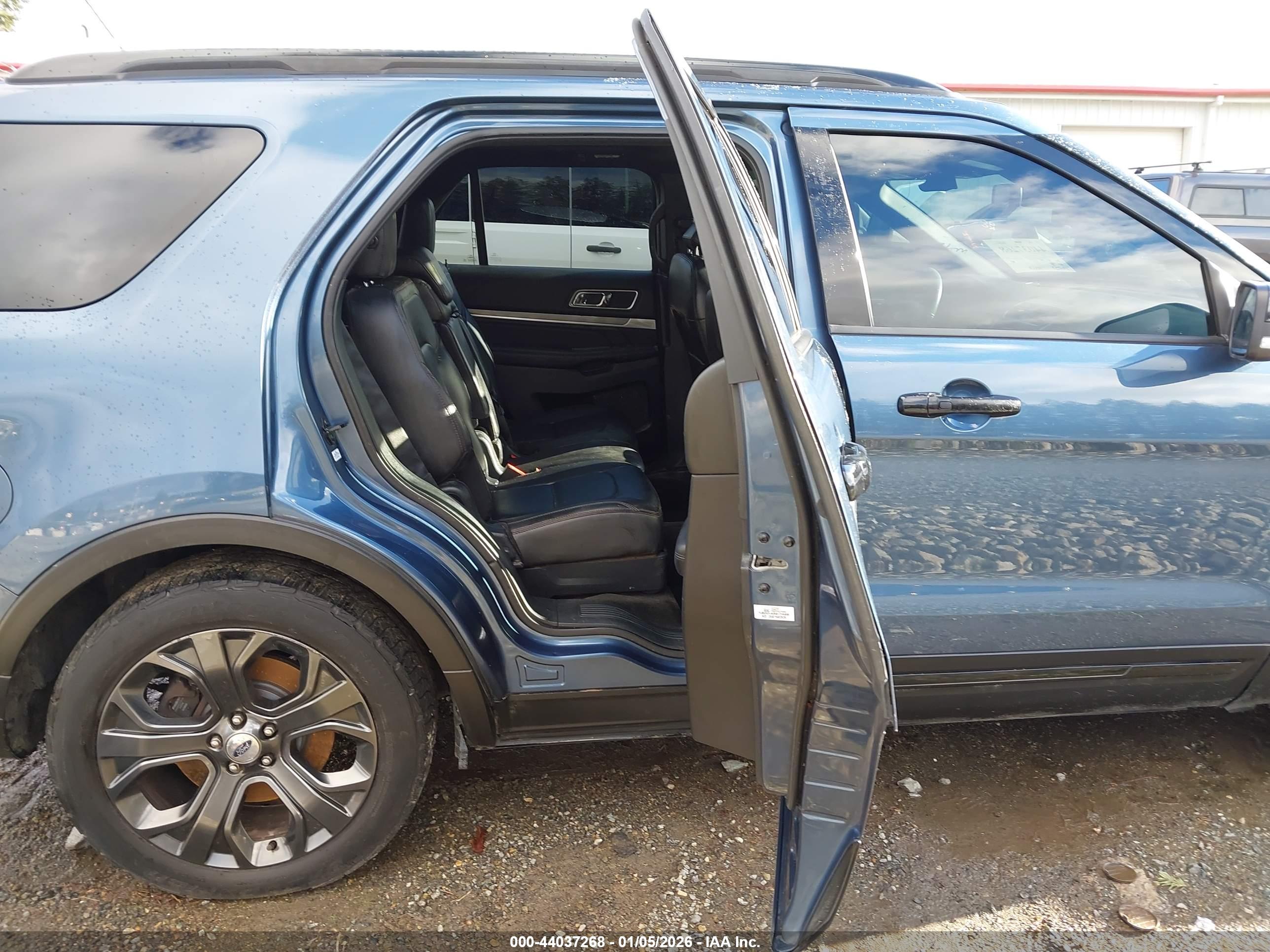 FORD EXPLORER image 8