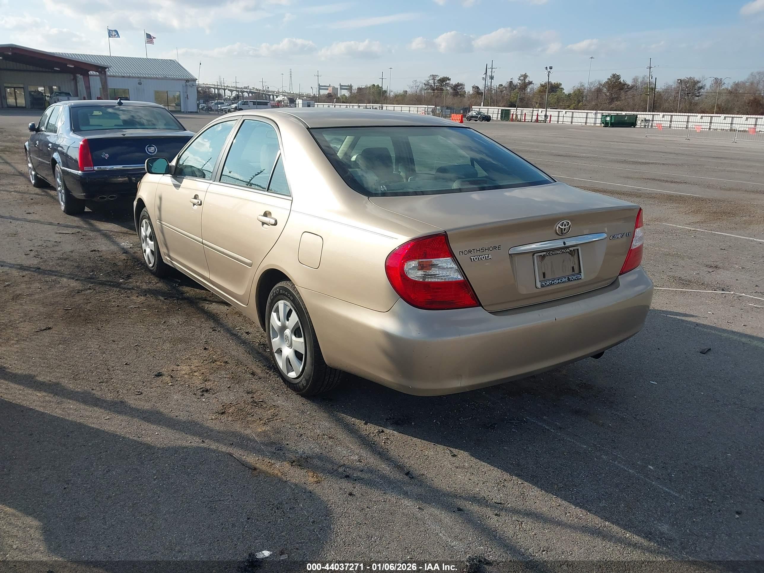TOYOTA CAMRY image 3