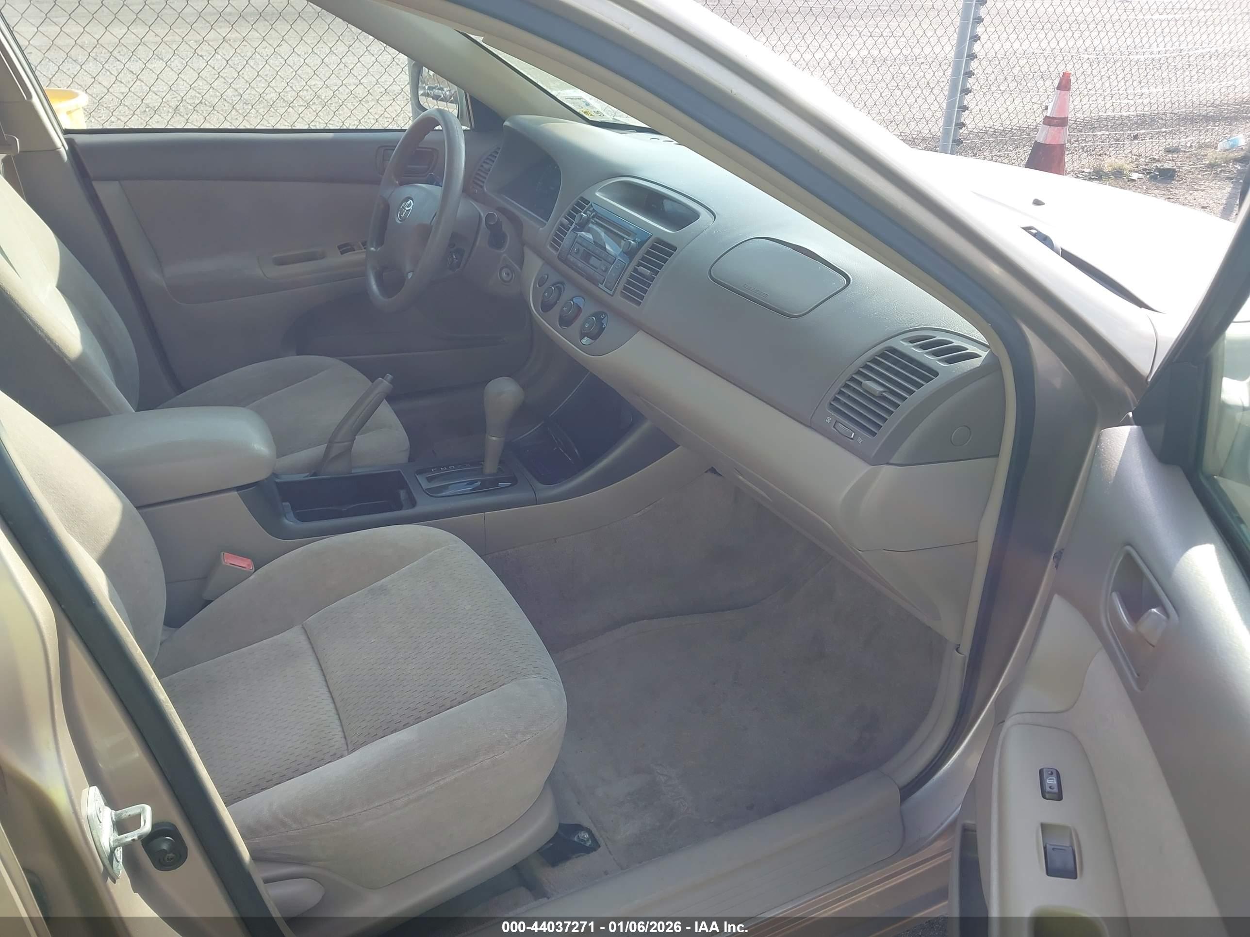 TOYOTA CAMRY image 5