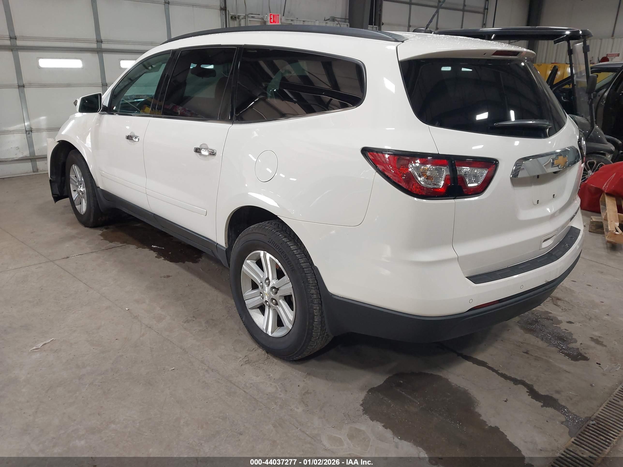 CHEVROLET TRAVERSE image 3