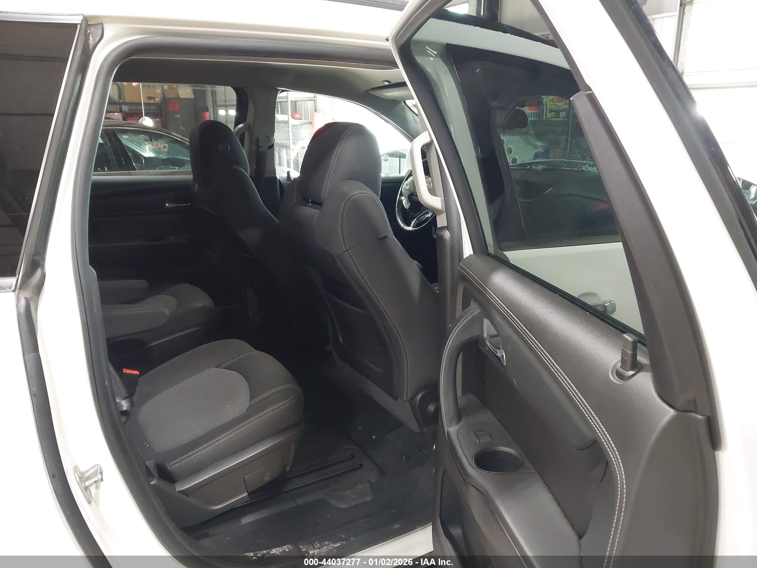 CHEVROLET TRAVERSE image 8