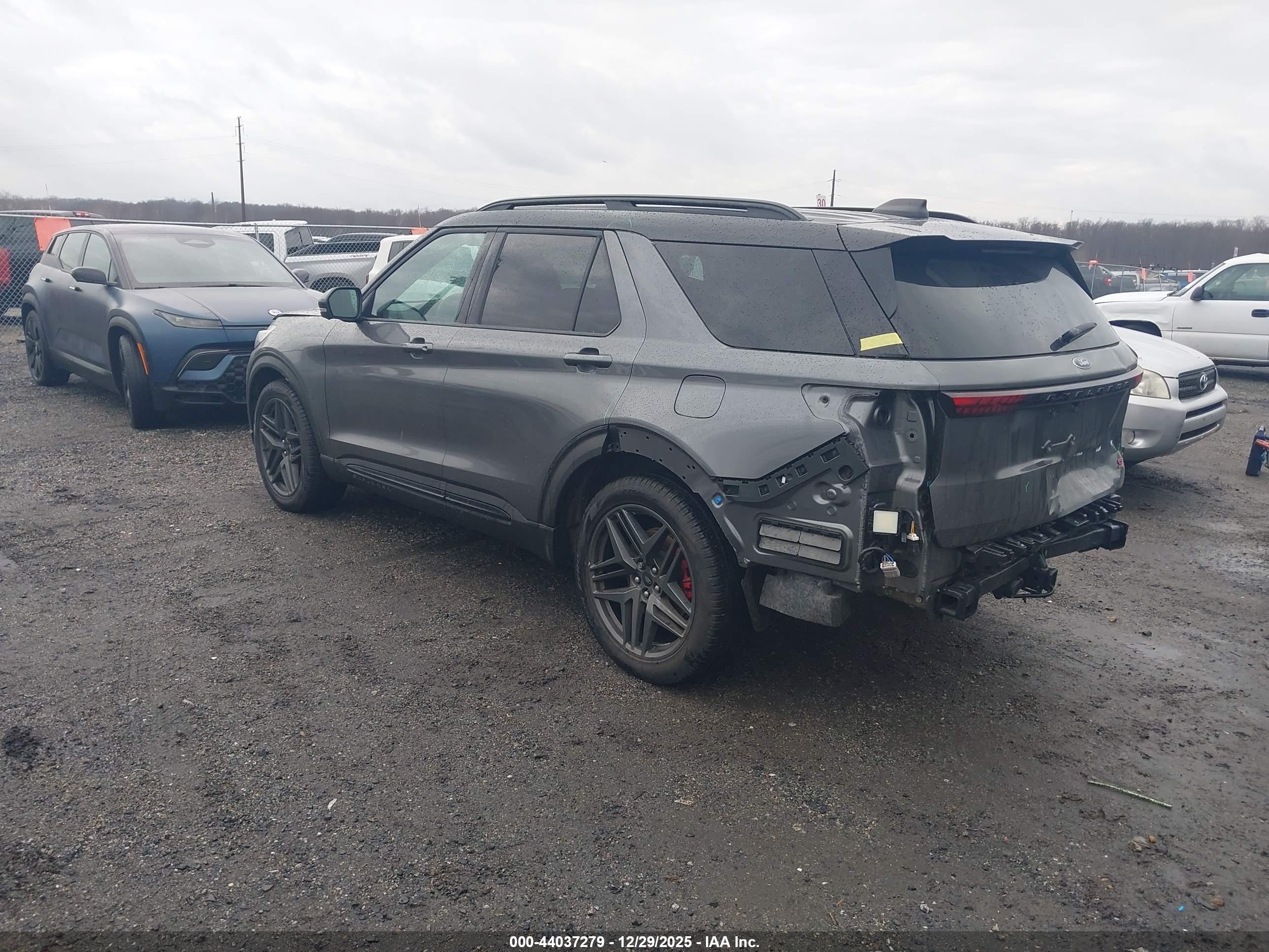 FORD EXPLORER image 3