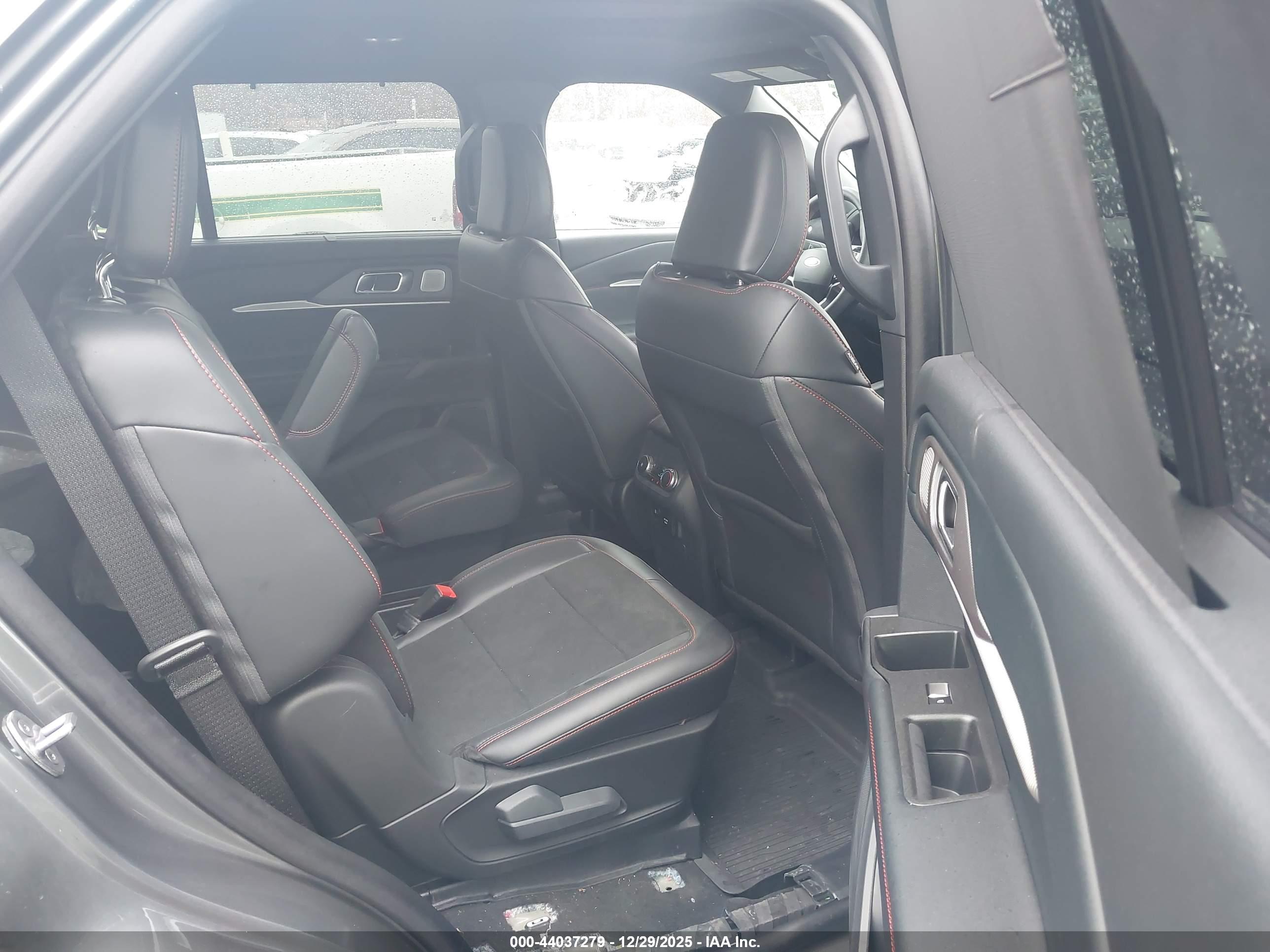 FORD EXPLORER image 8