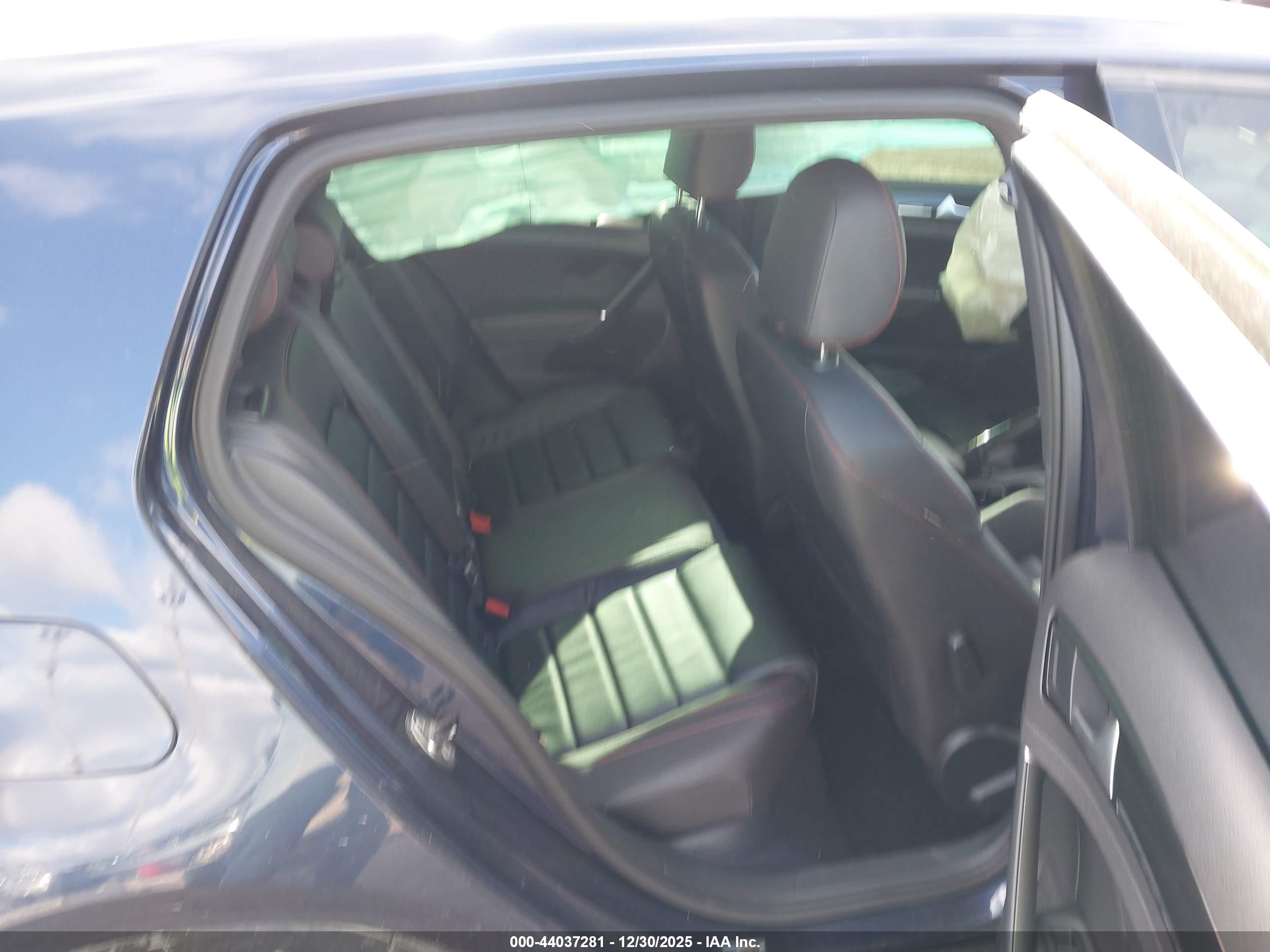 VOLKSWAGEN GOLF image 8