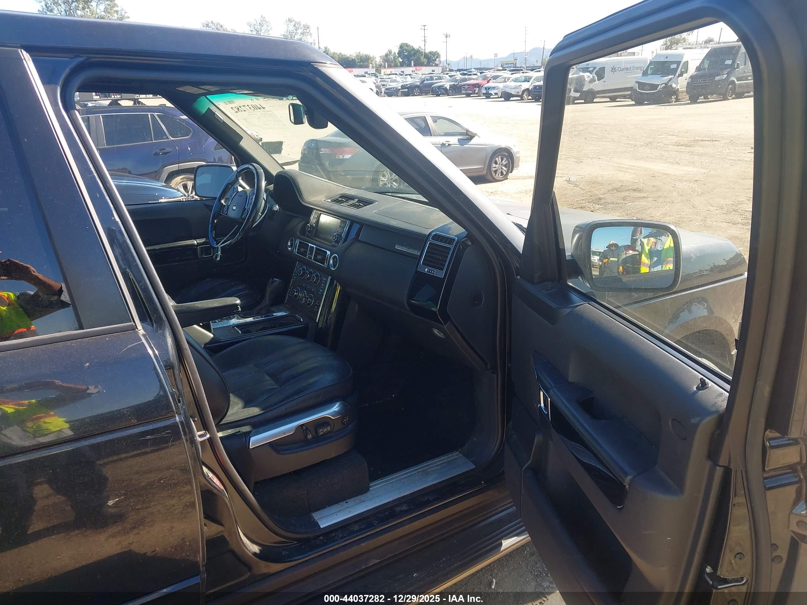 LAND ROVER image 5