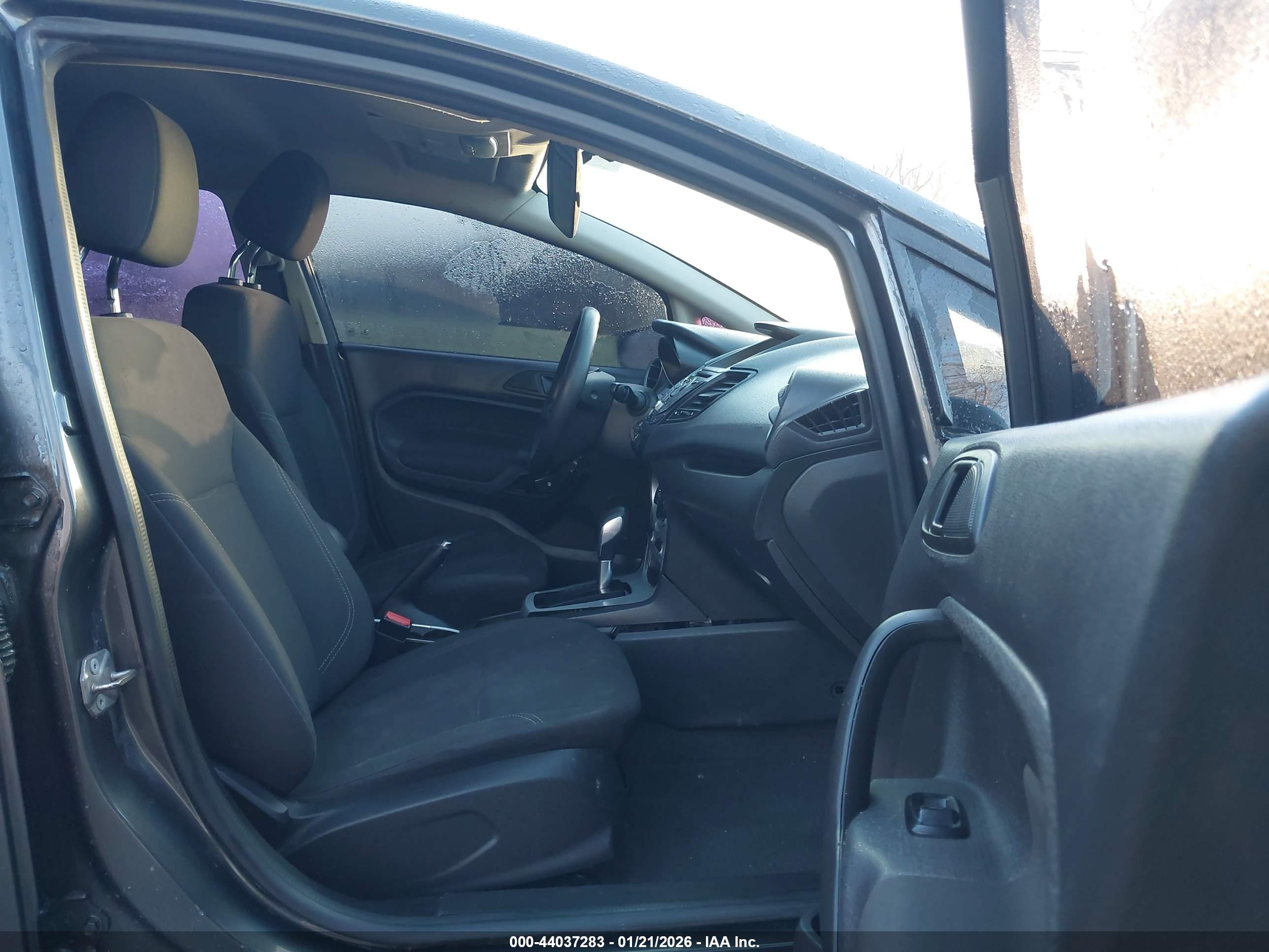FORD FIESTA image 5