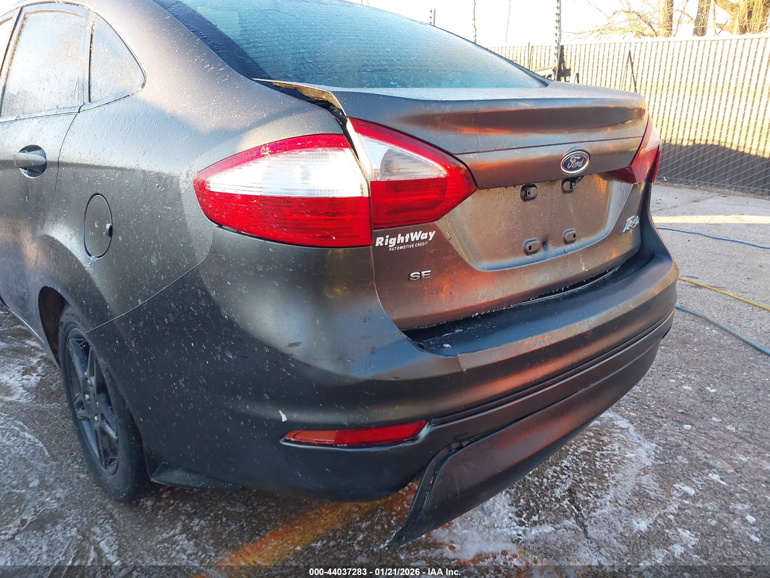FORD FIESTA image 6