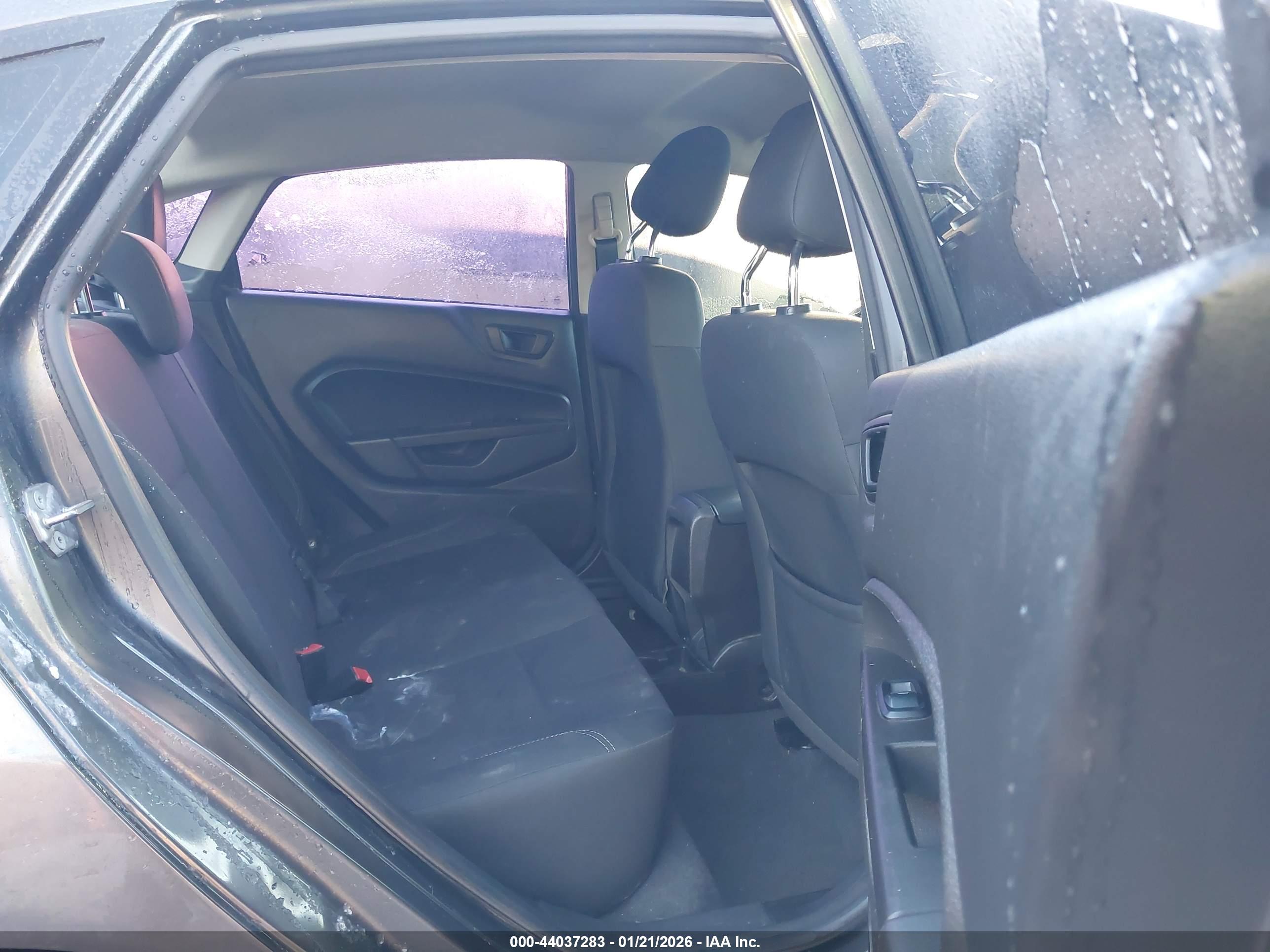 FORD FIESTA image 8