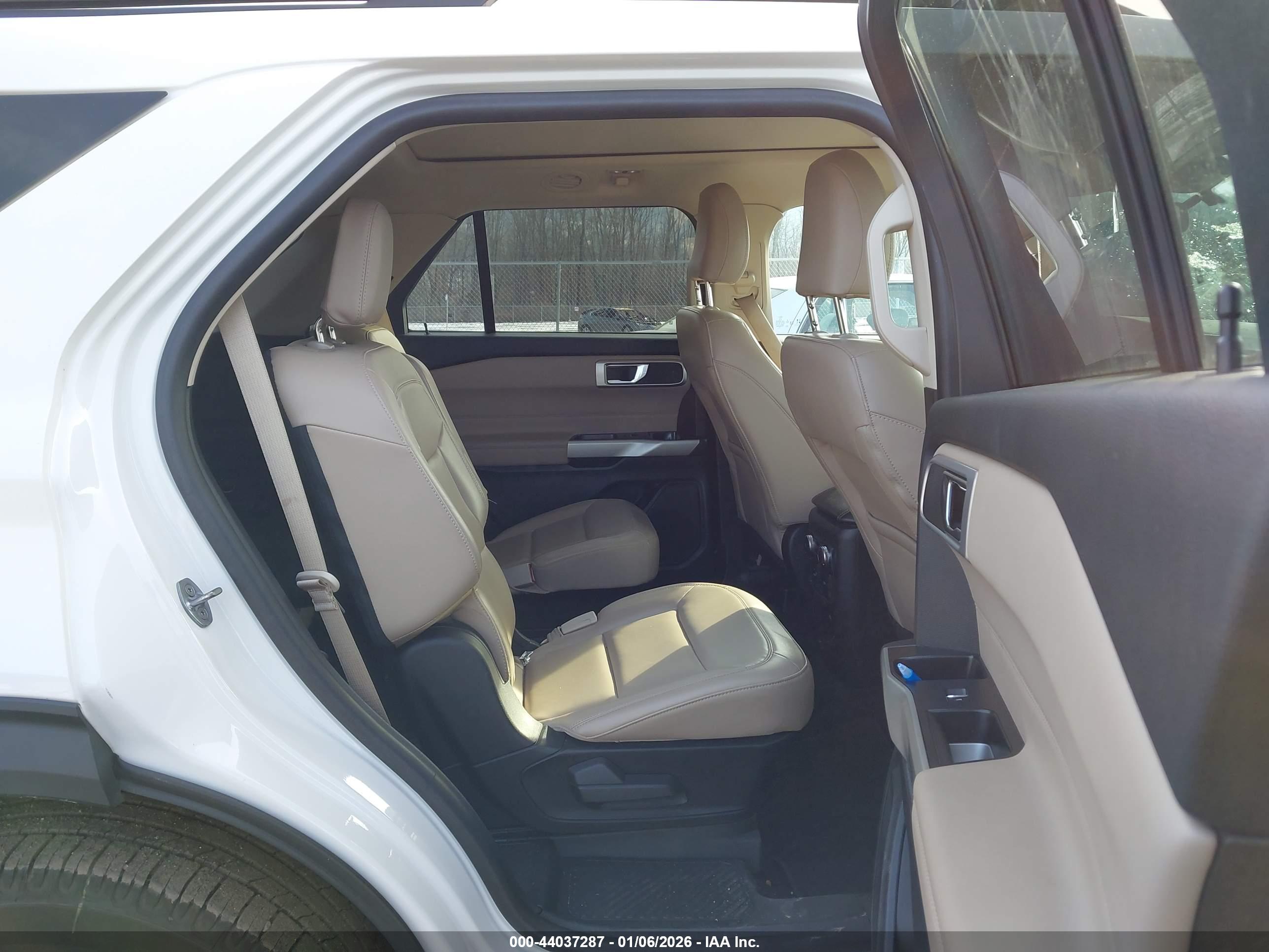 FORD EXPLORER image 8