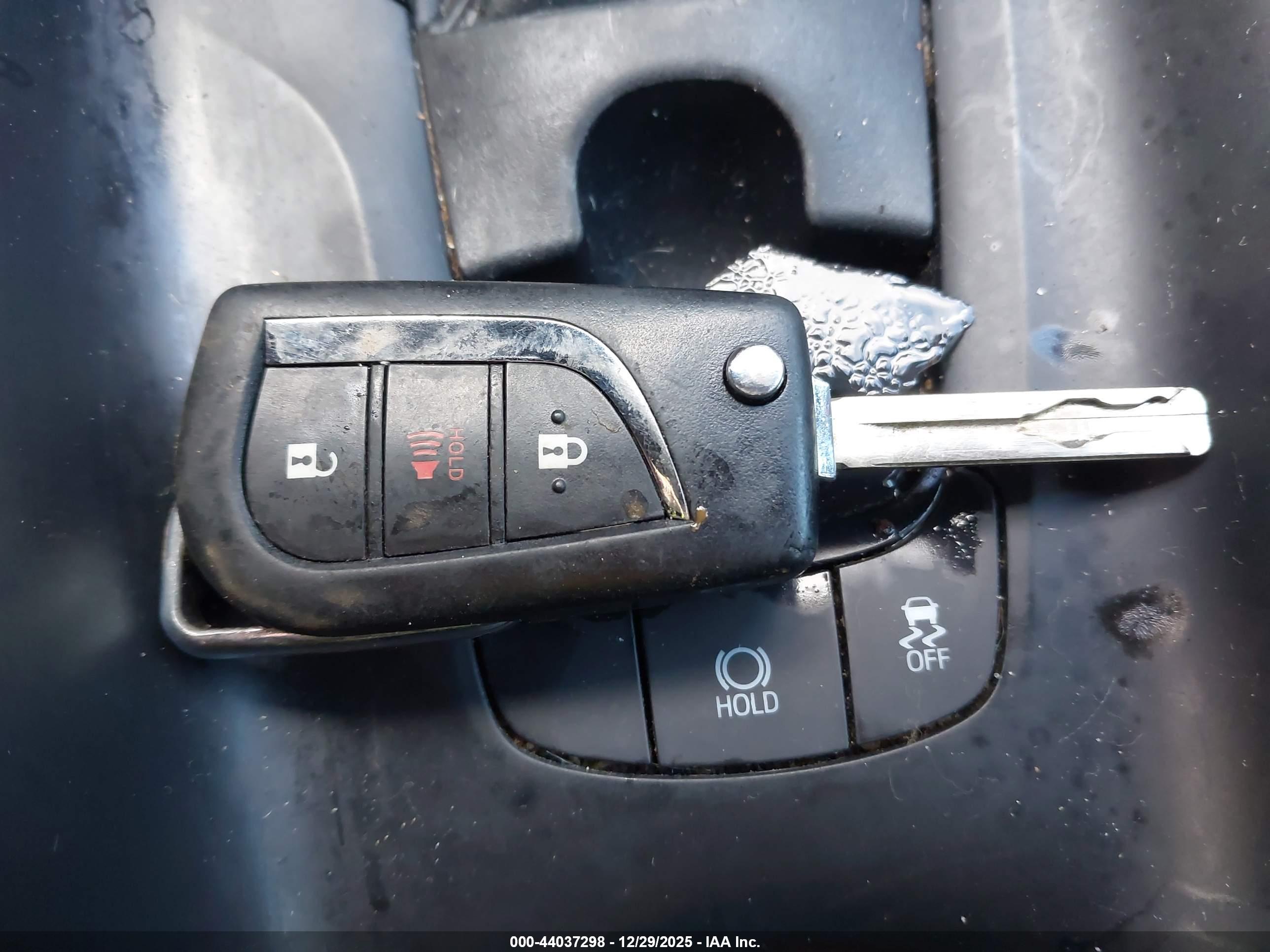 TOYOTA C-HR image 11