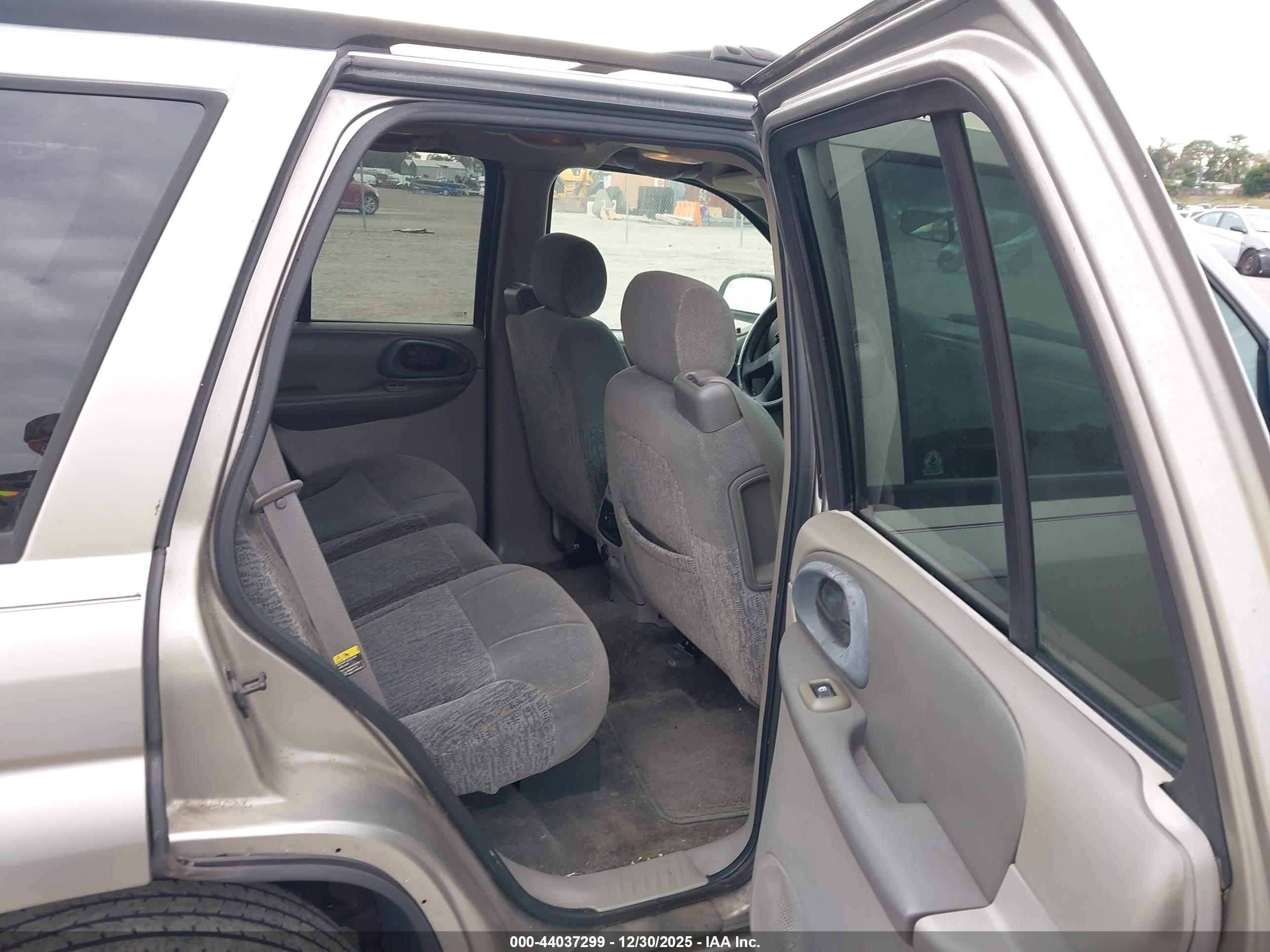 CHEVROLET TRAILBLAZER image 8