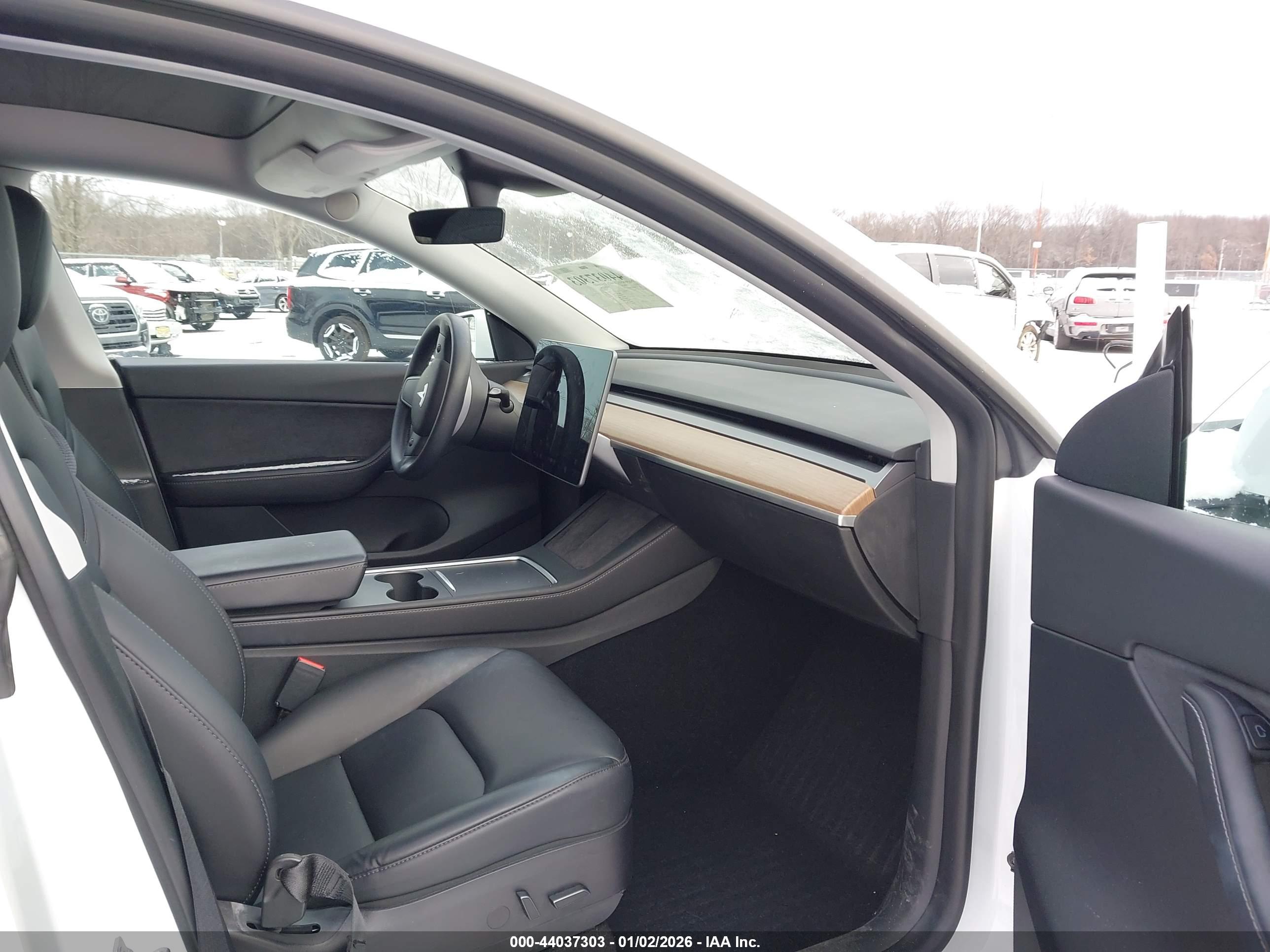 TESLA MODEL image 5