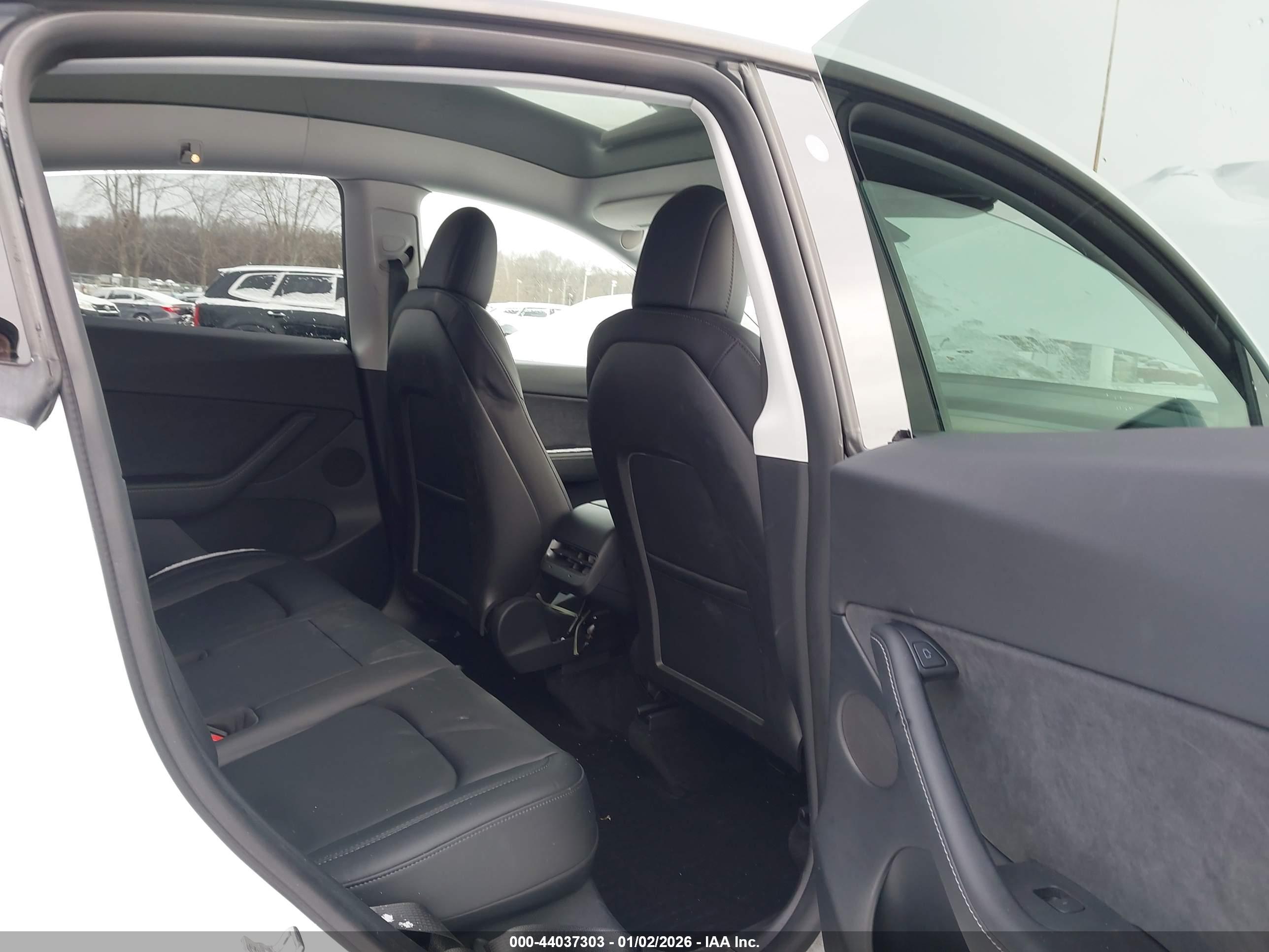 TESLA MODEL image 8
