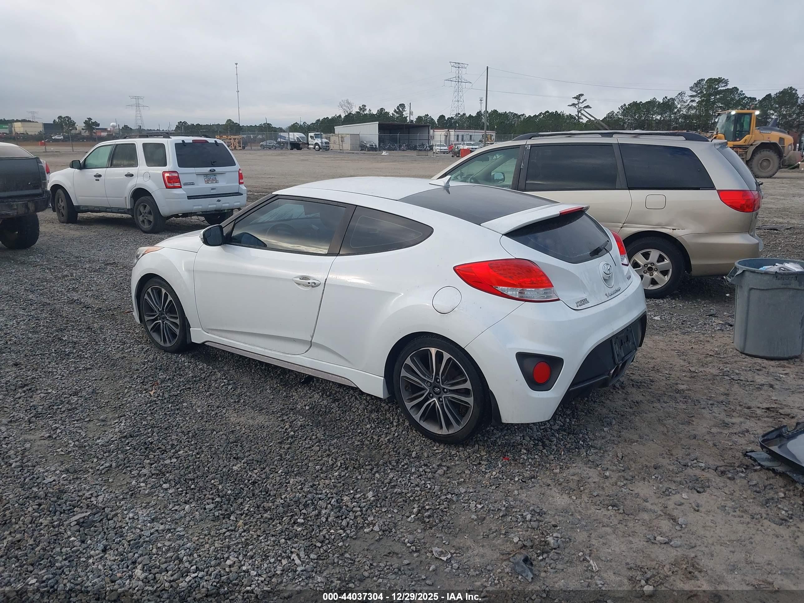 HYUNDAI VELOSTER image 3