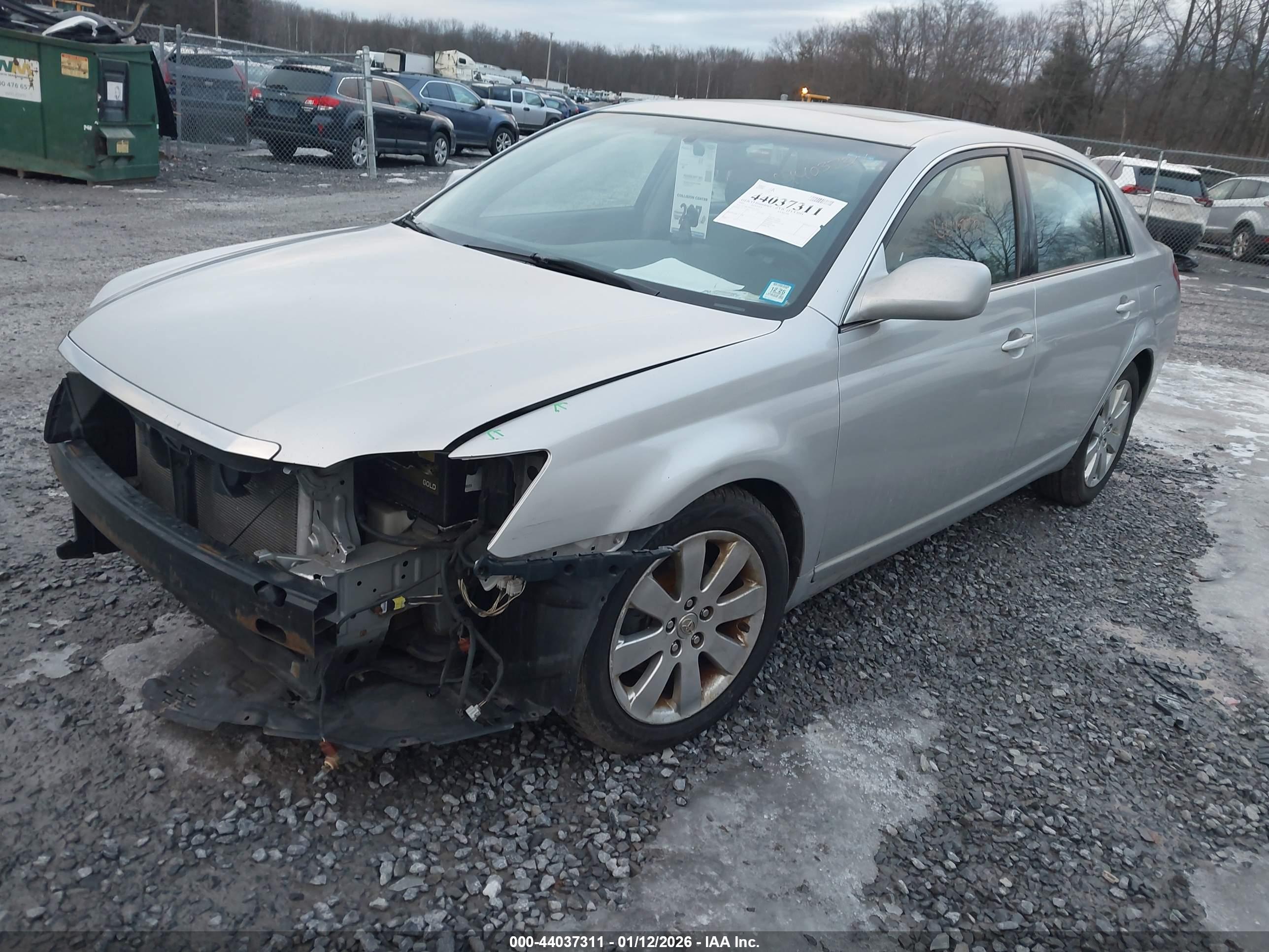 TOYOTA AVALON image 2