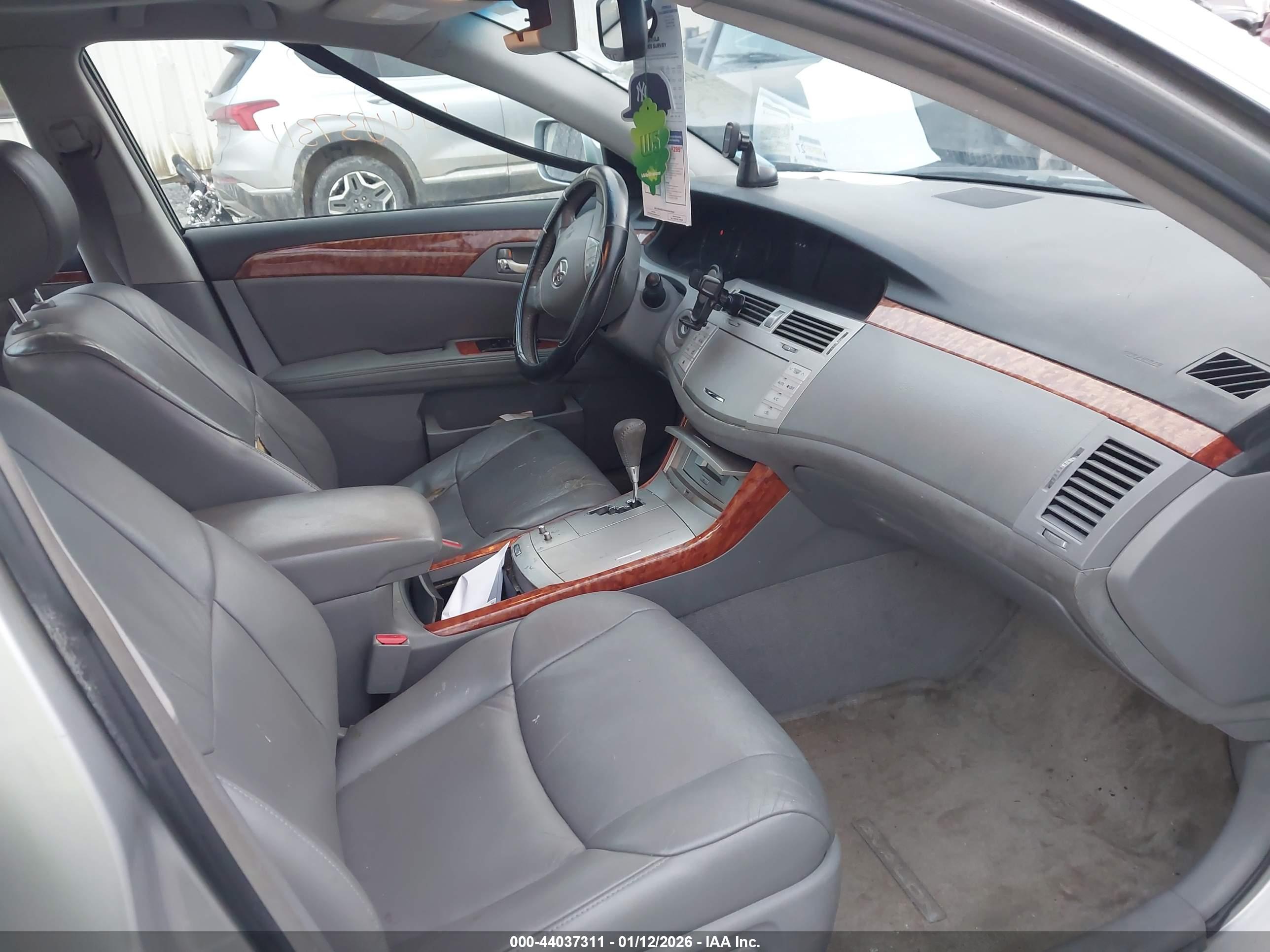 TOYOTA AVALON image 5