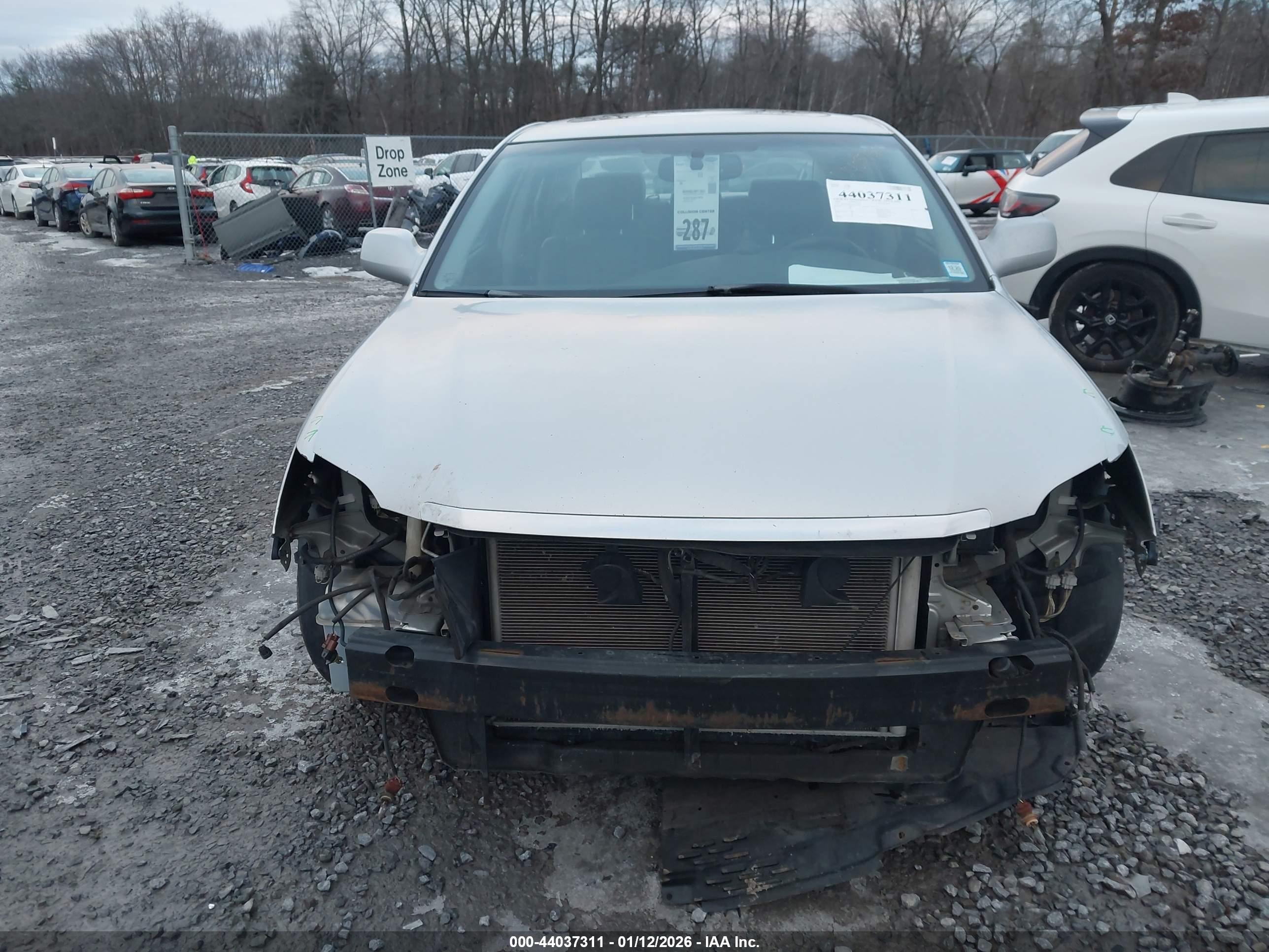 TOYOTA AVALON image 6