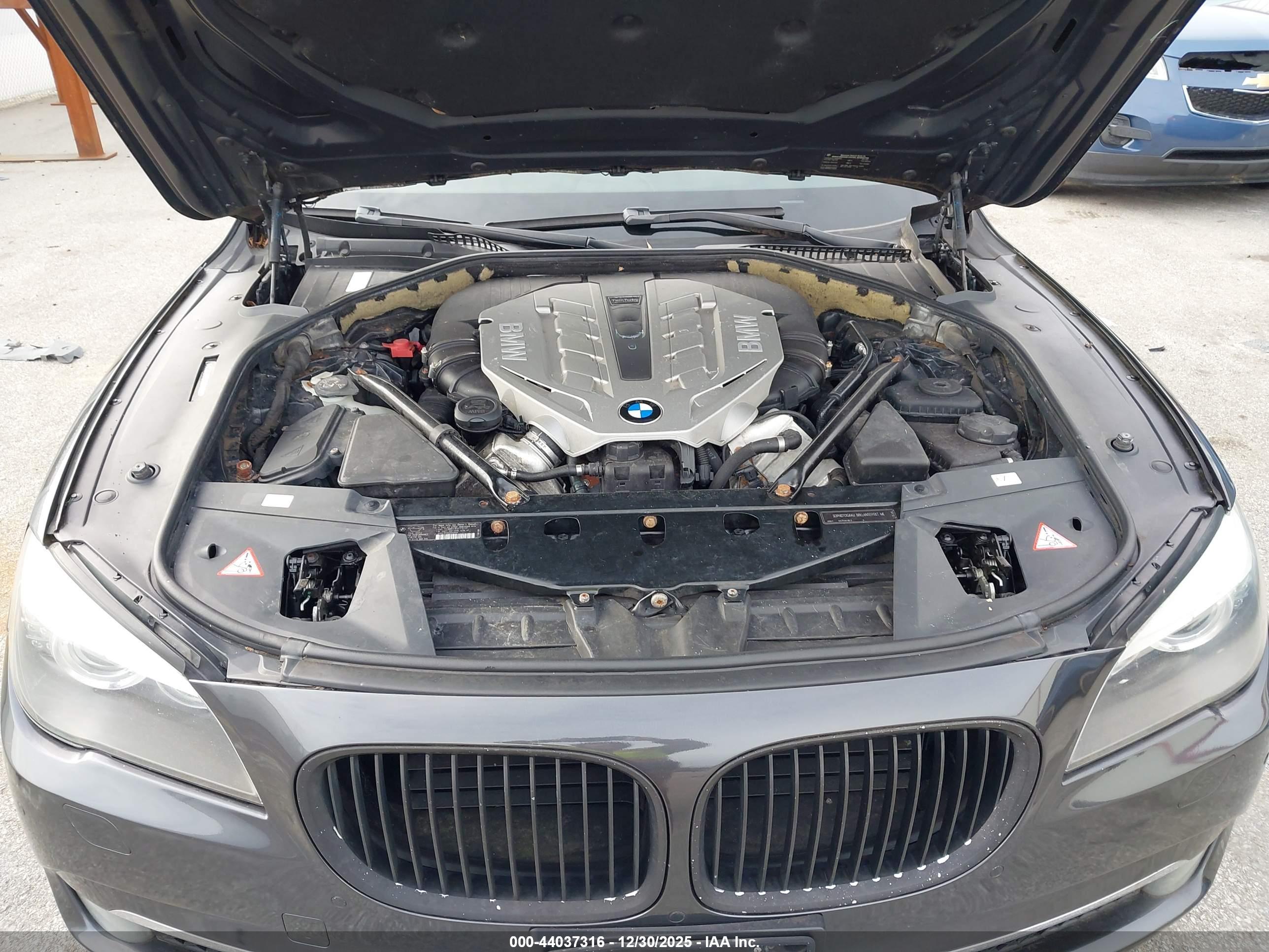 BMW 750I image 10