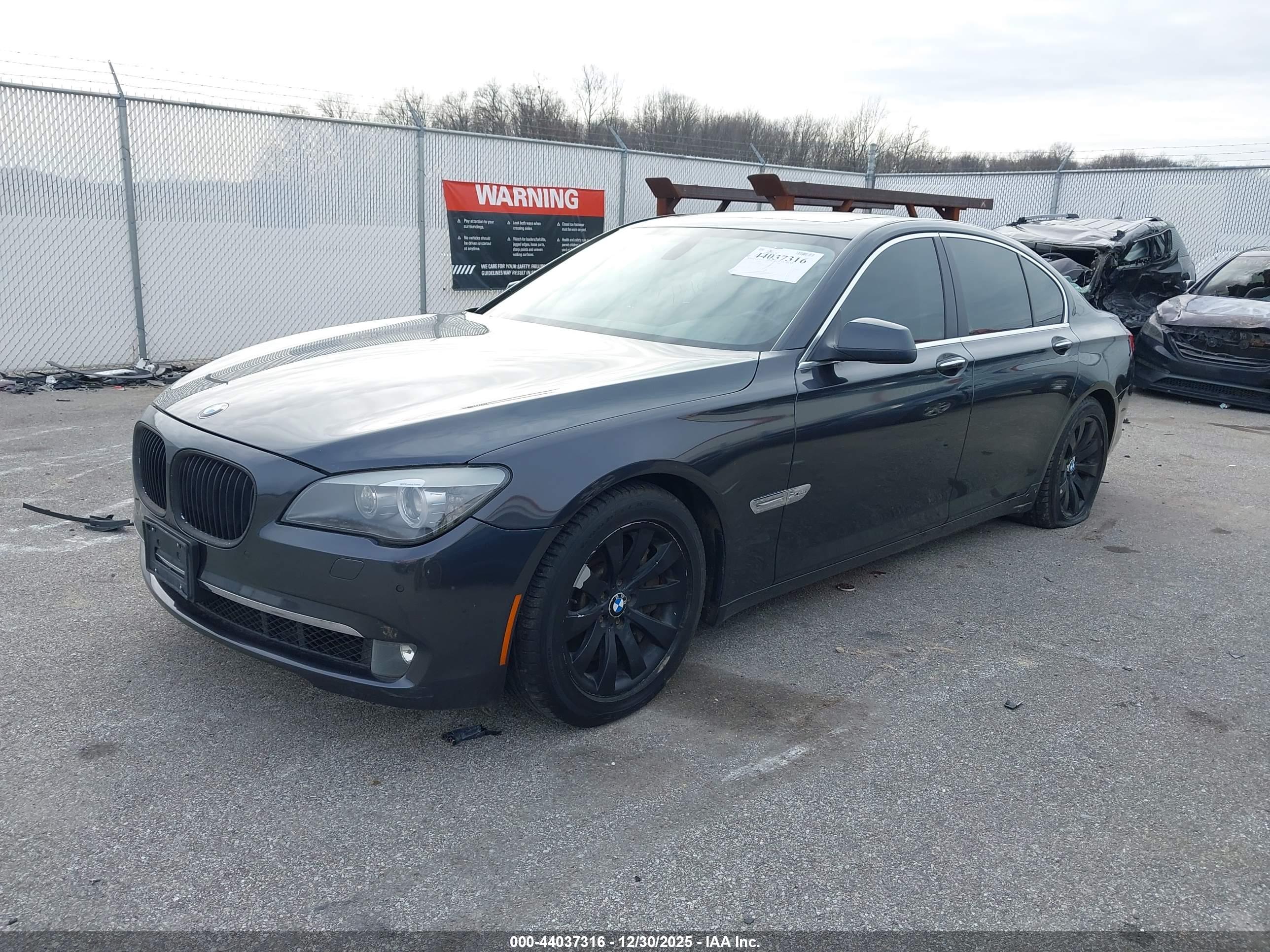 BMW 750I image 2