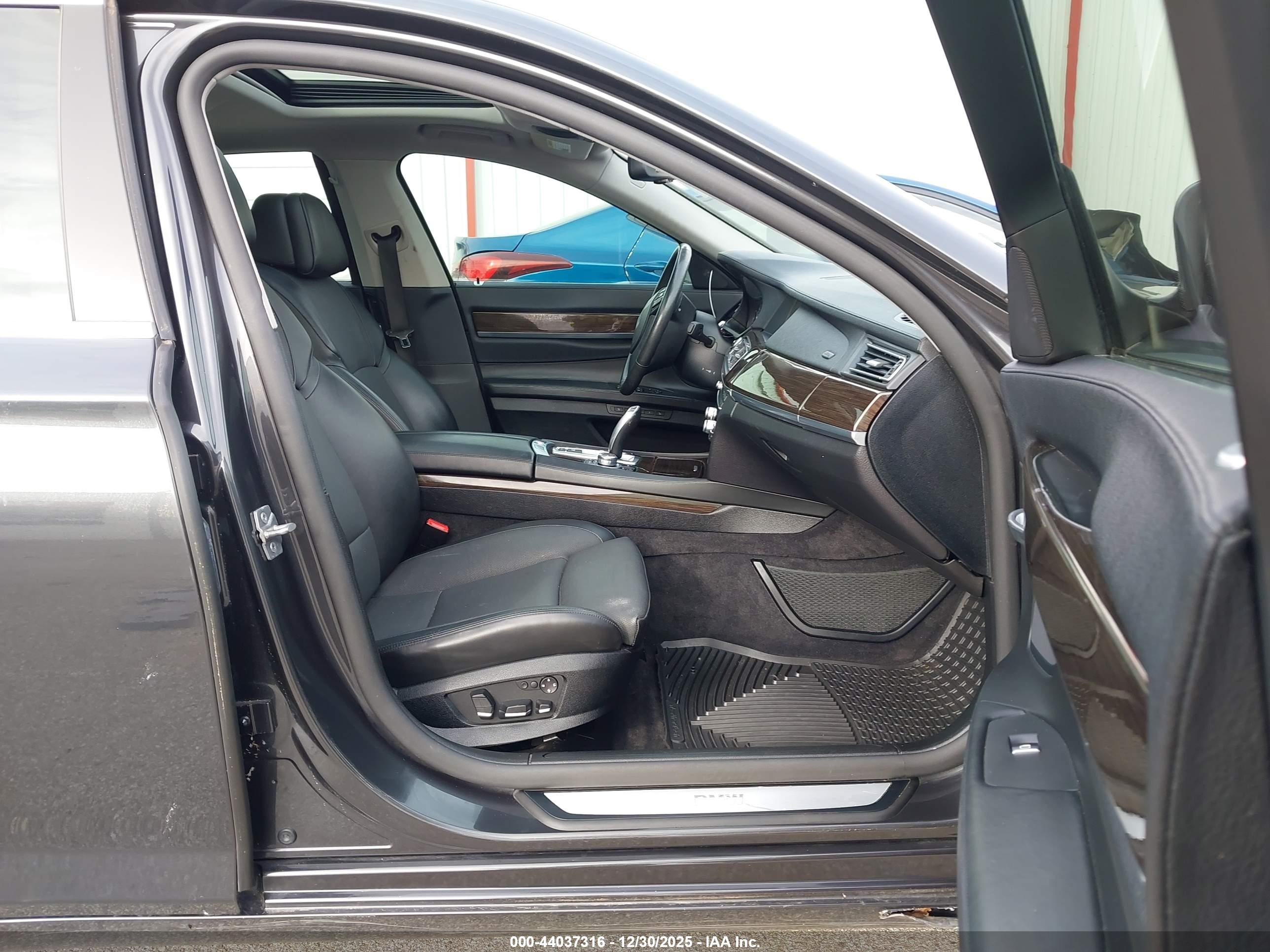 BMW 750I image 5