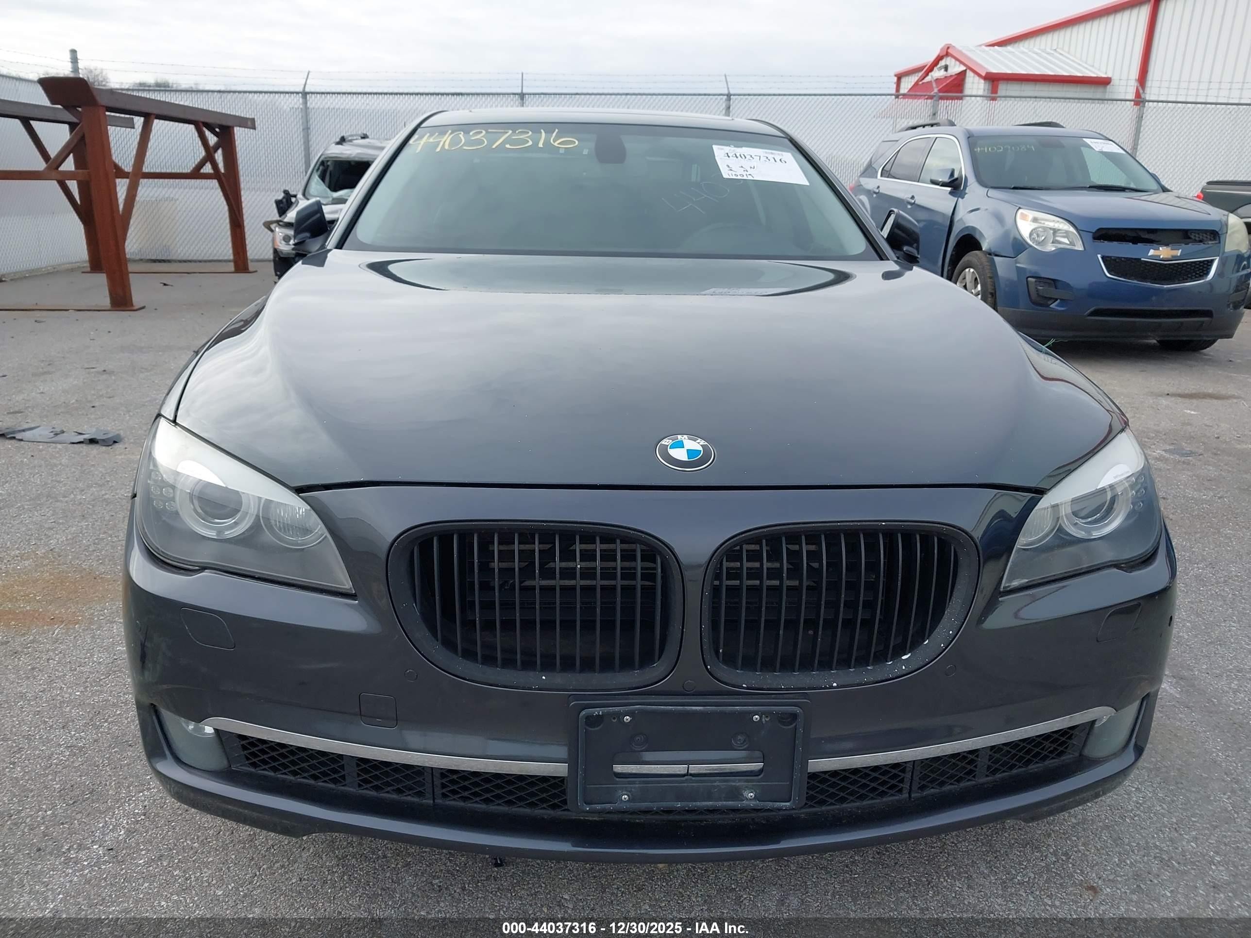 BMW 750I image 6