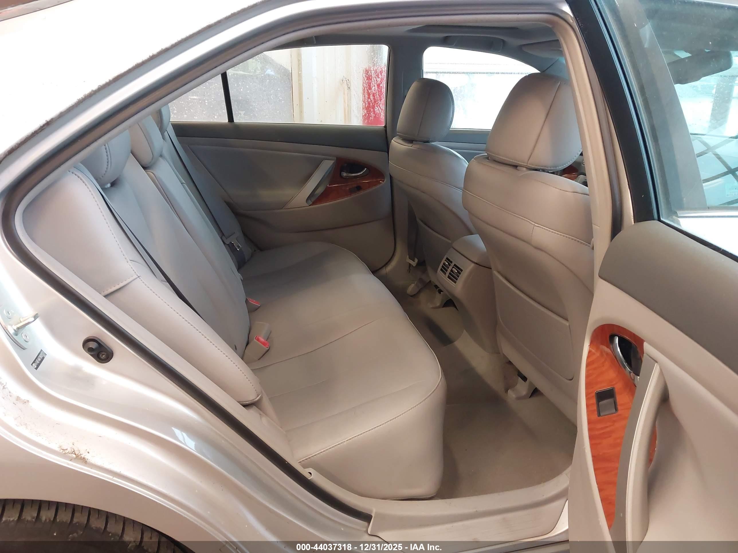 TOYOTA CAMRY image 8