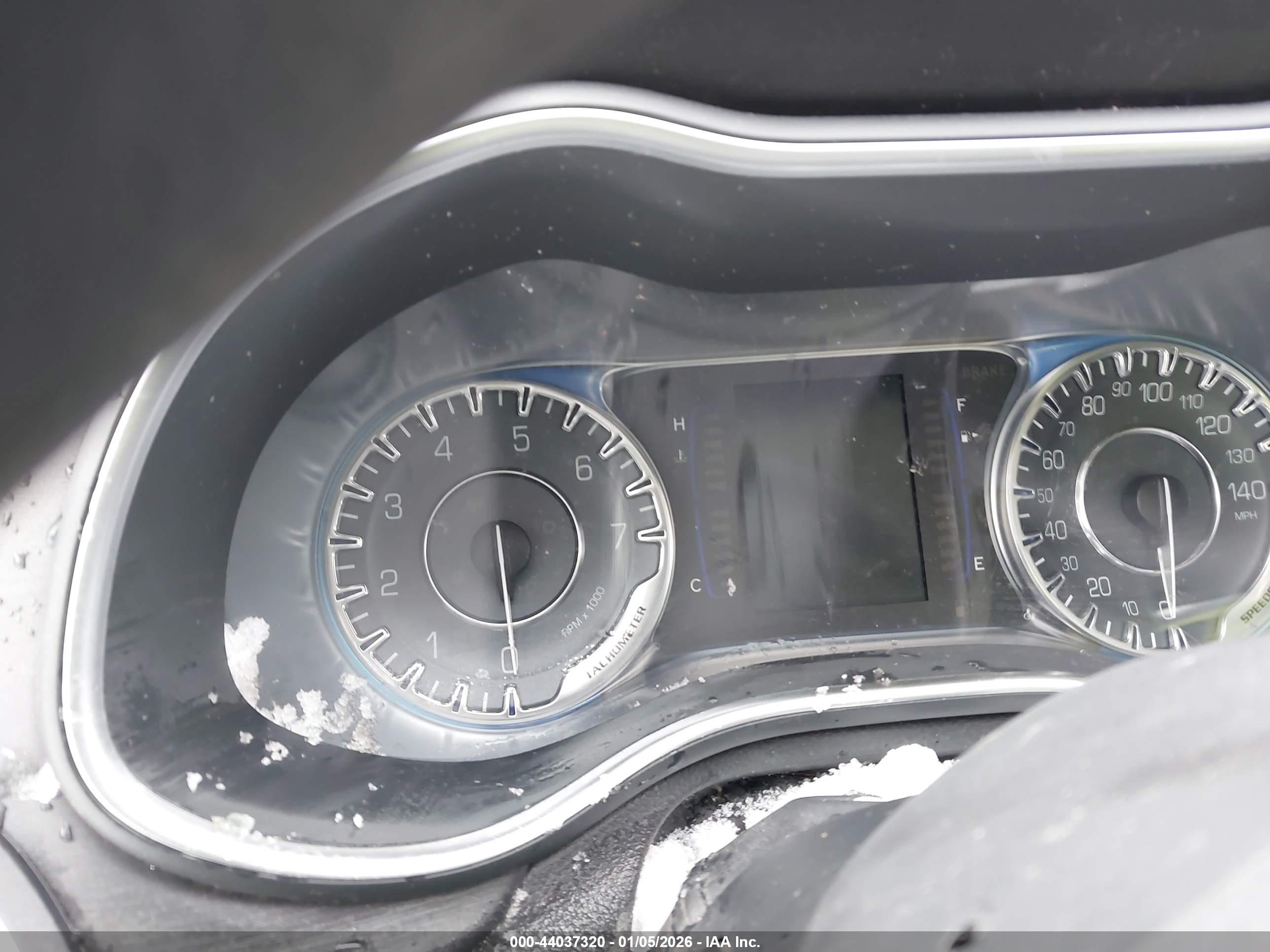 CHRYSLER 200 image 7