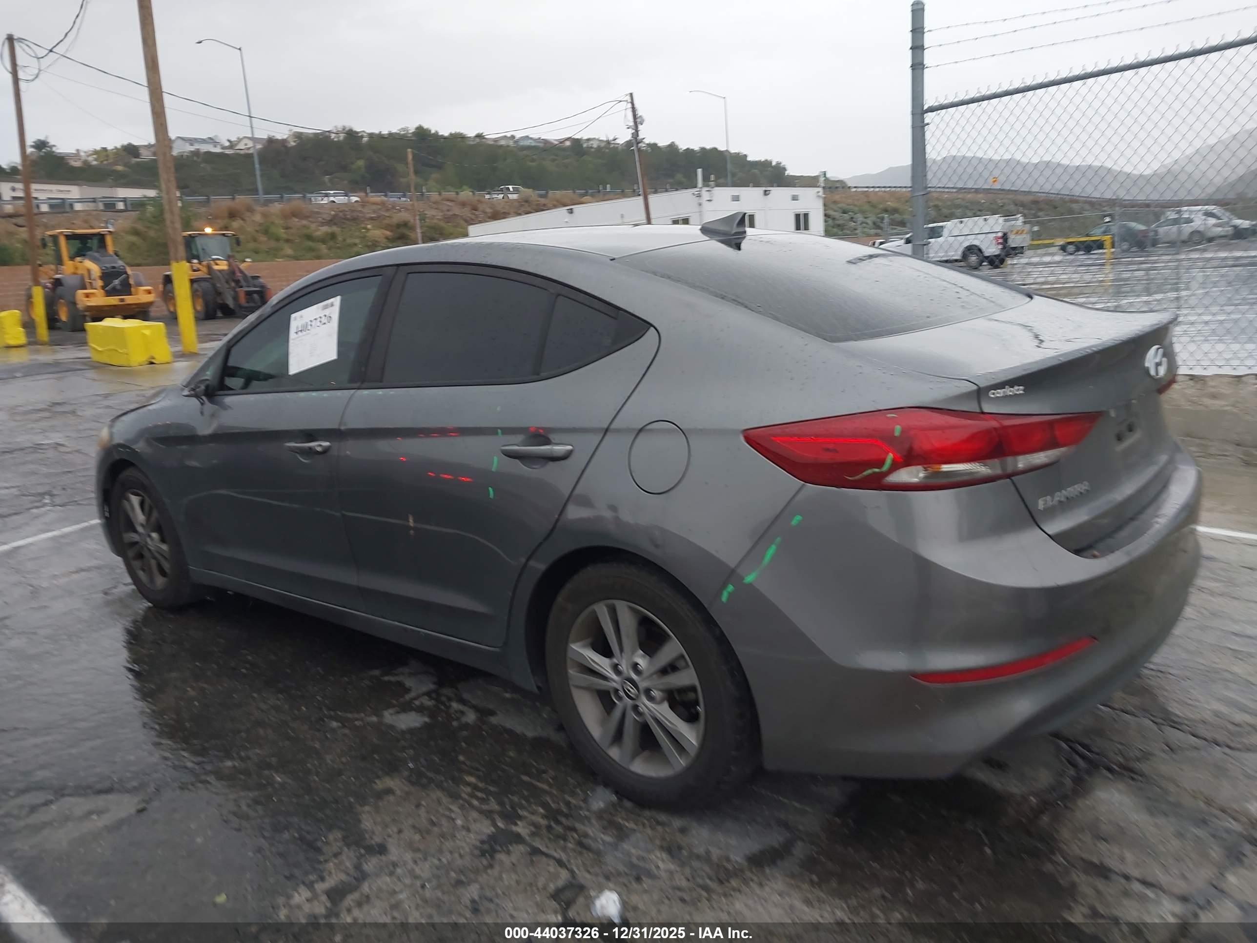 HYUNDAI ELANTRA image 3