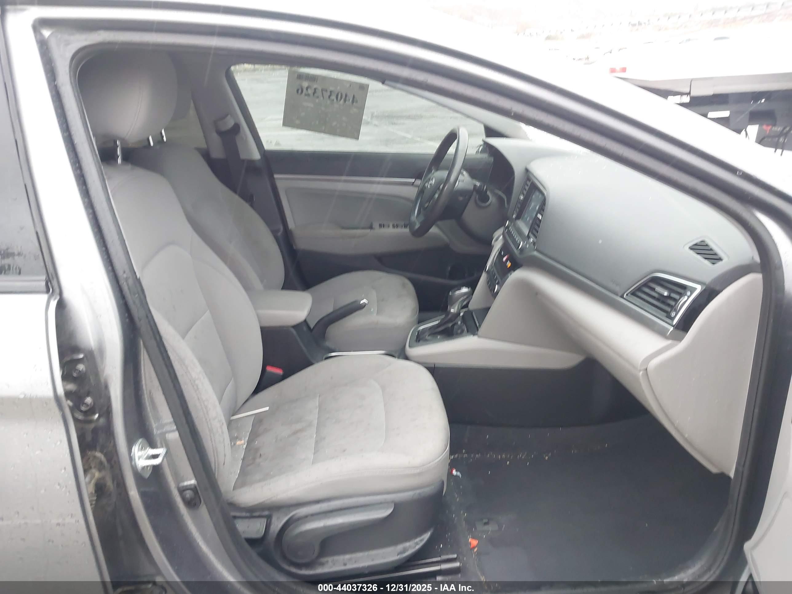 HYUNDAI ELANTRA image 5