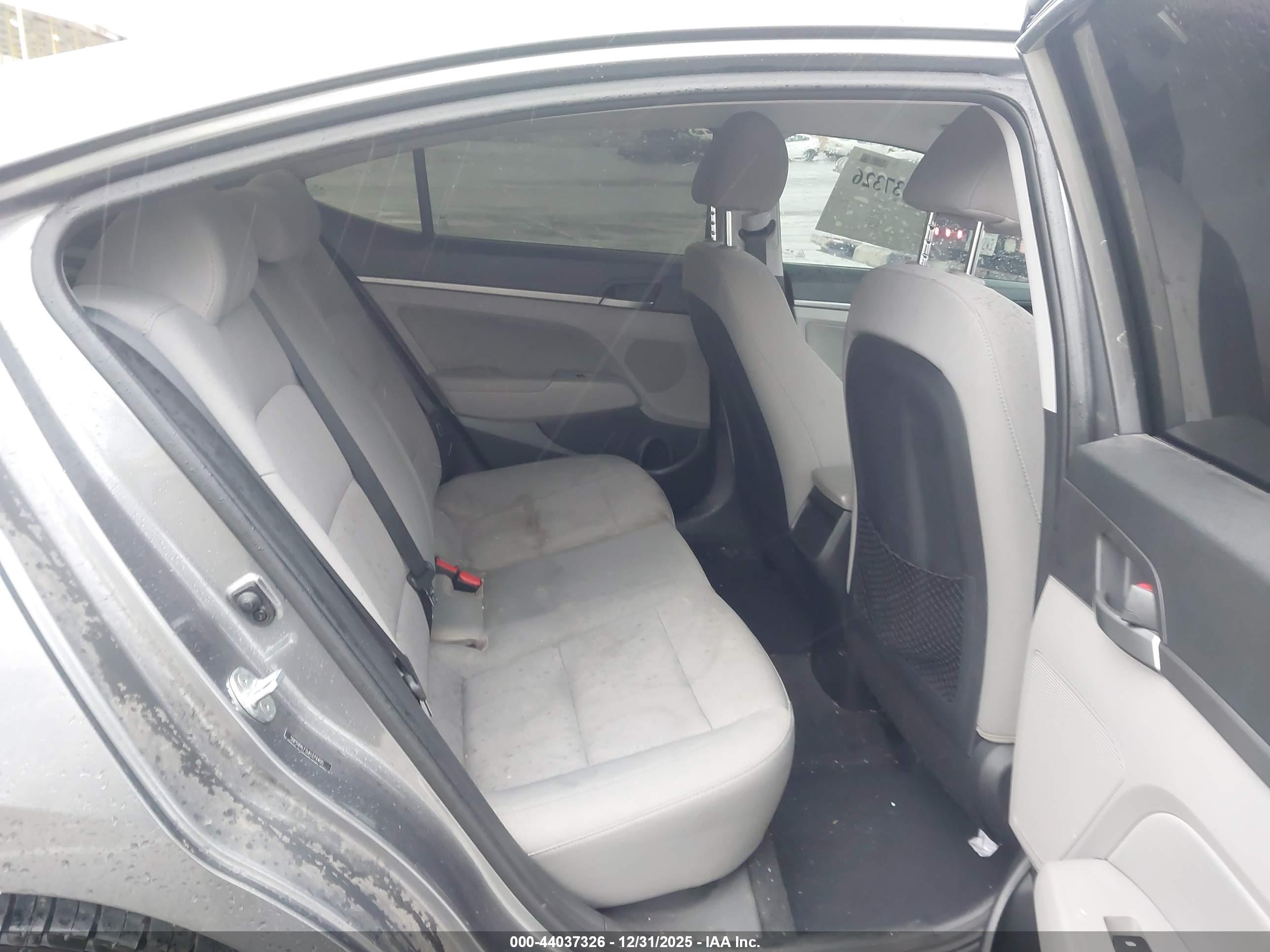 HYUNDAI ELANTRA image 8