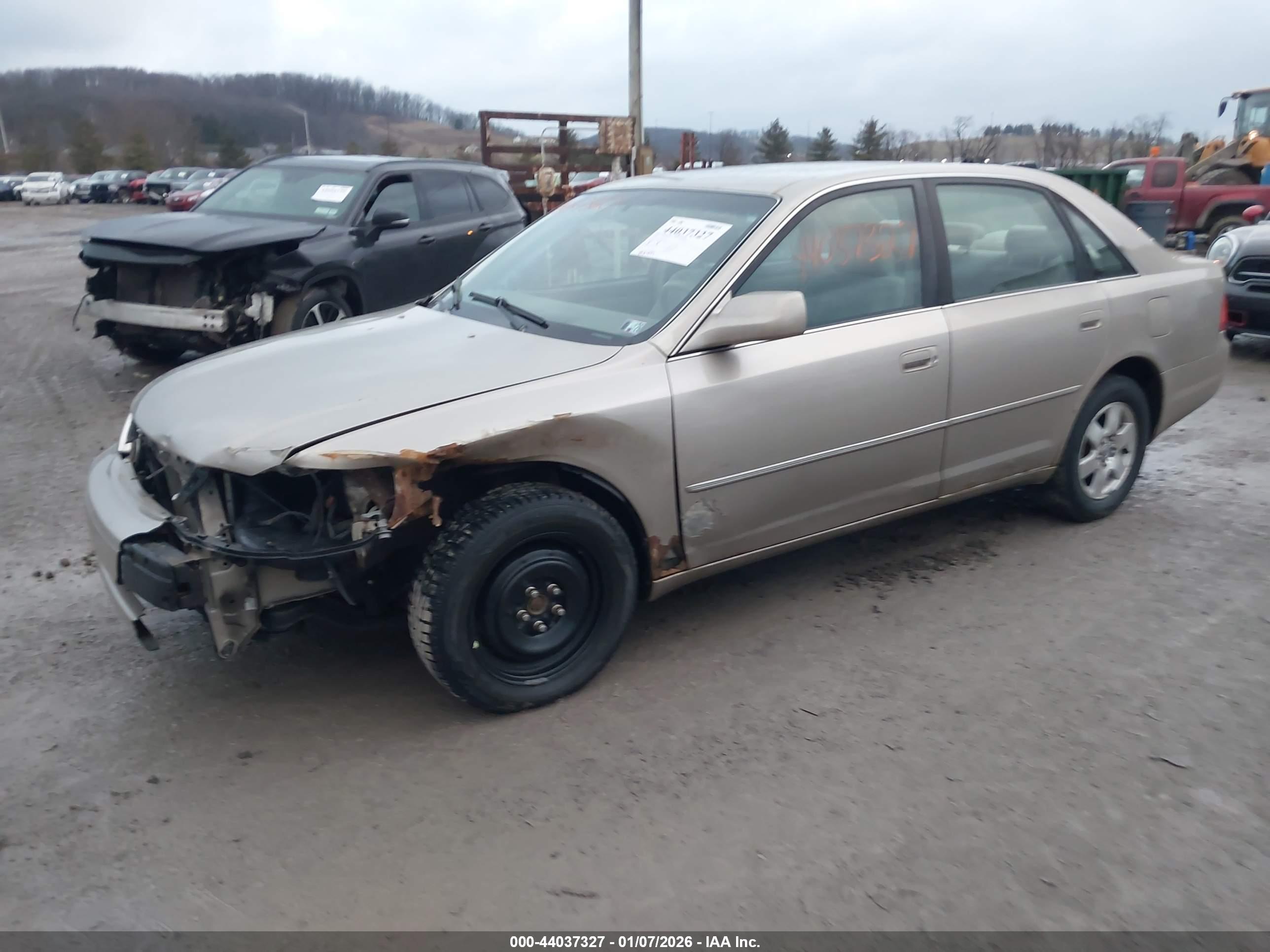 TOYOTA AVALON image 2