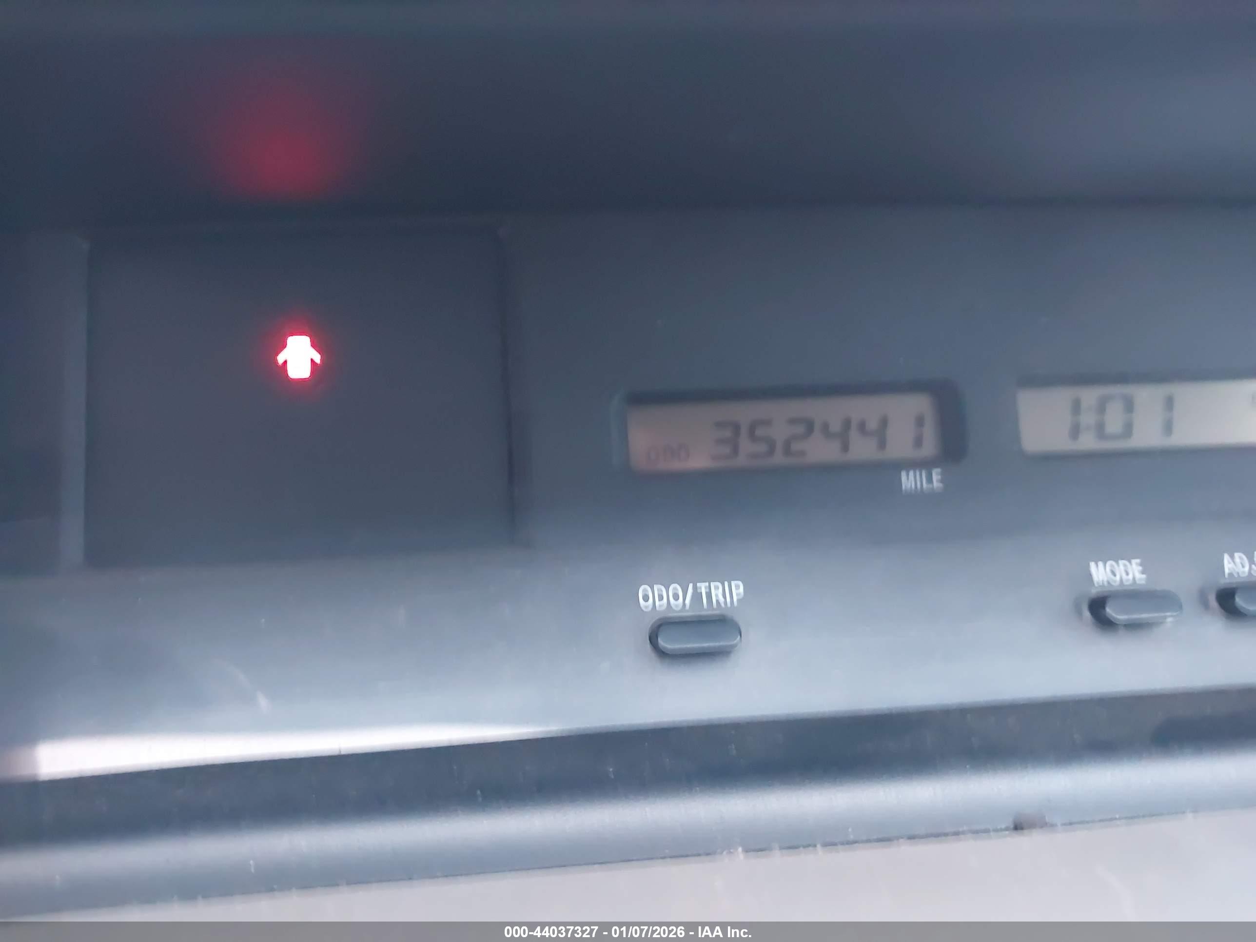 TOYOTA AVALON image 7