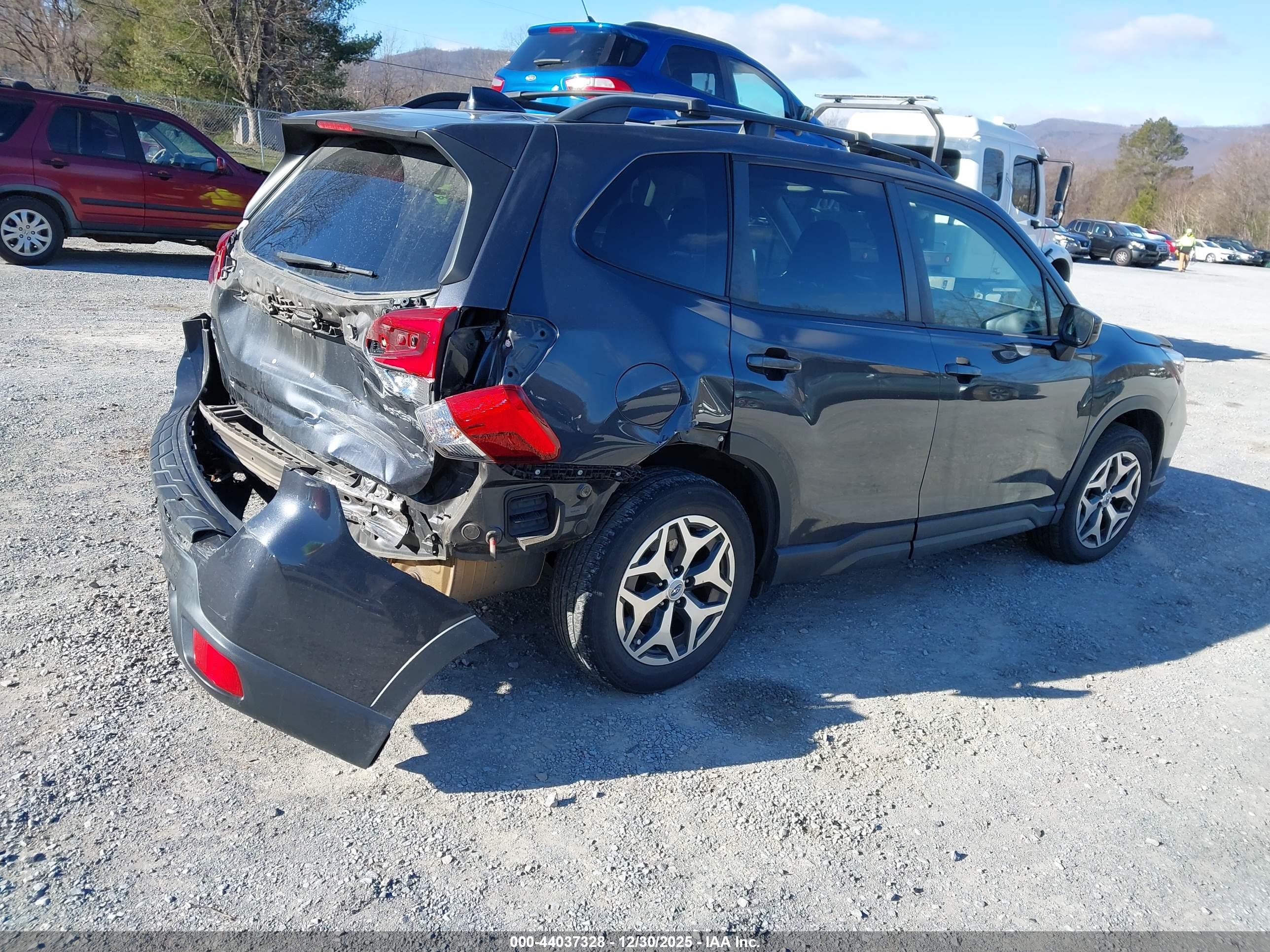 SUBARU FORESTER image 4