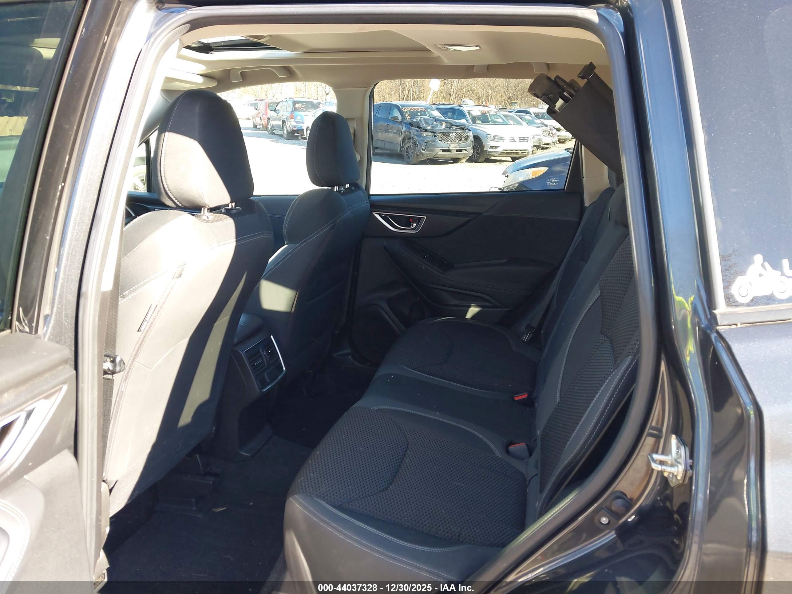 SUBARU FORESTER image 8