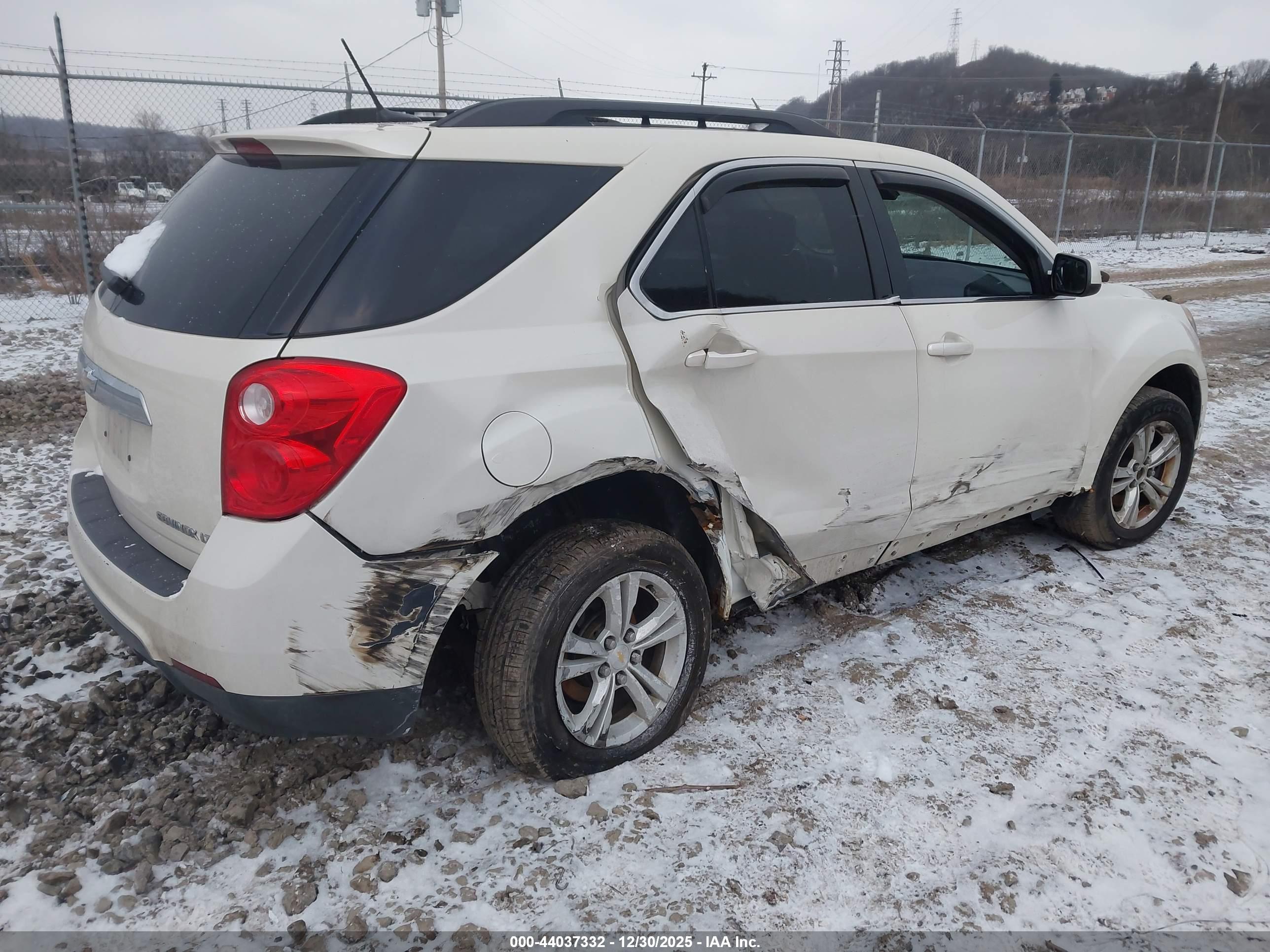 CHEVROLET EQUINOX image 4