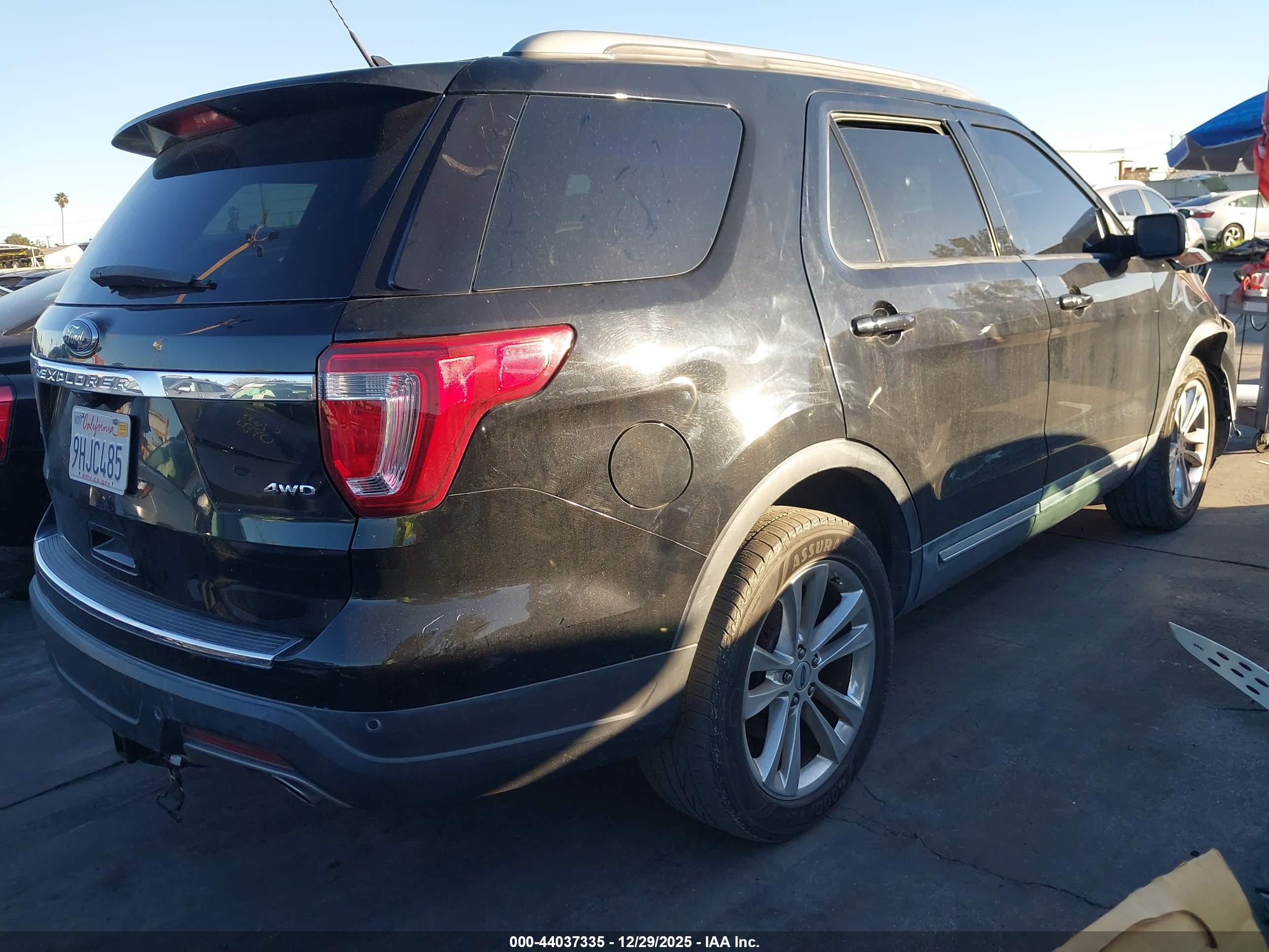 FORD EXPLORER image 4