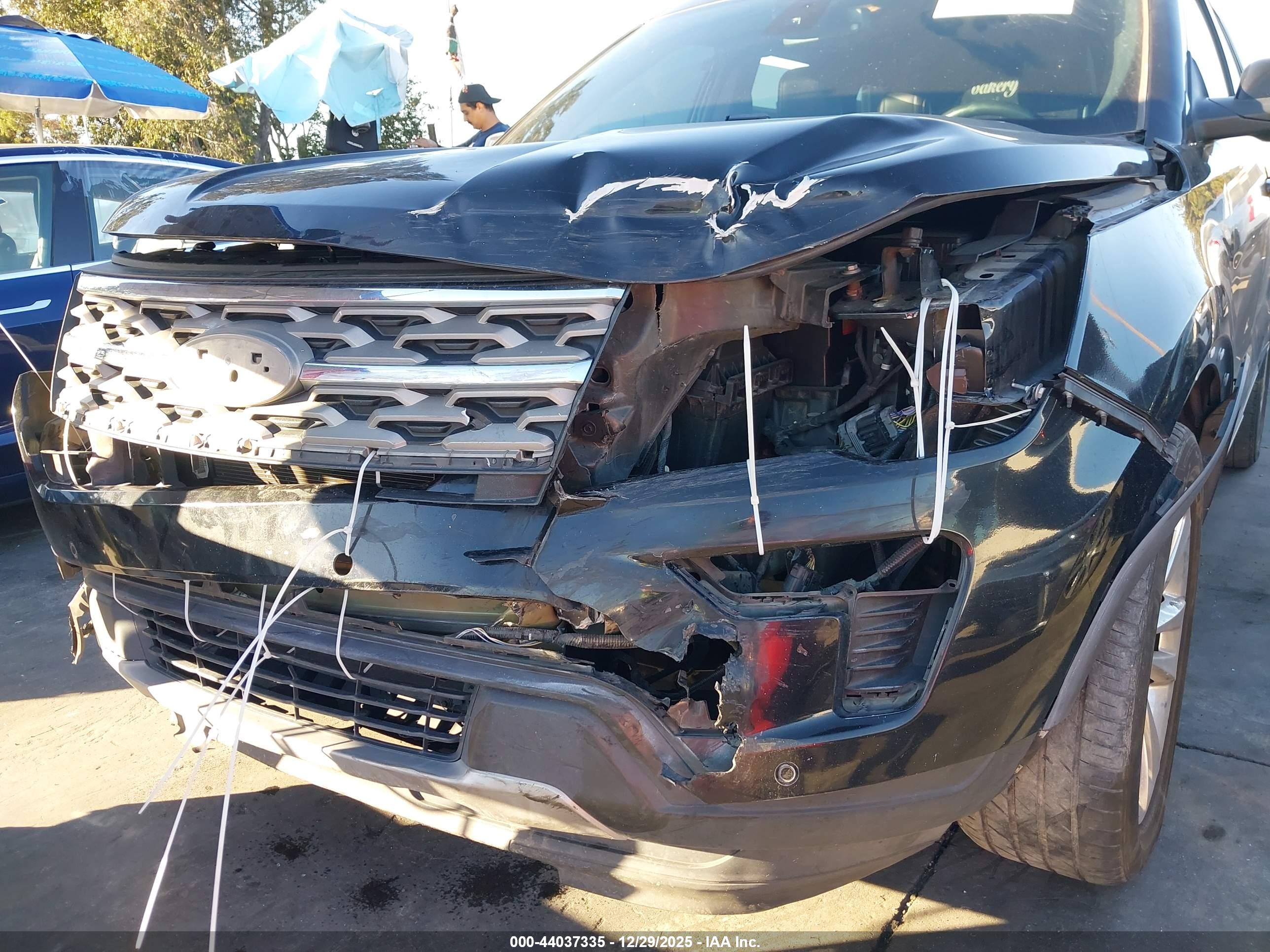 FORD EXPLORER image 6
