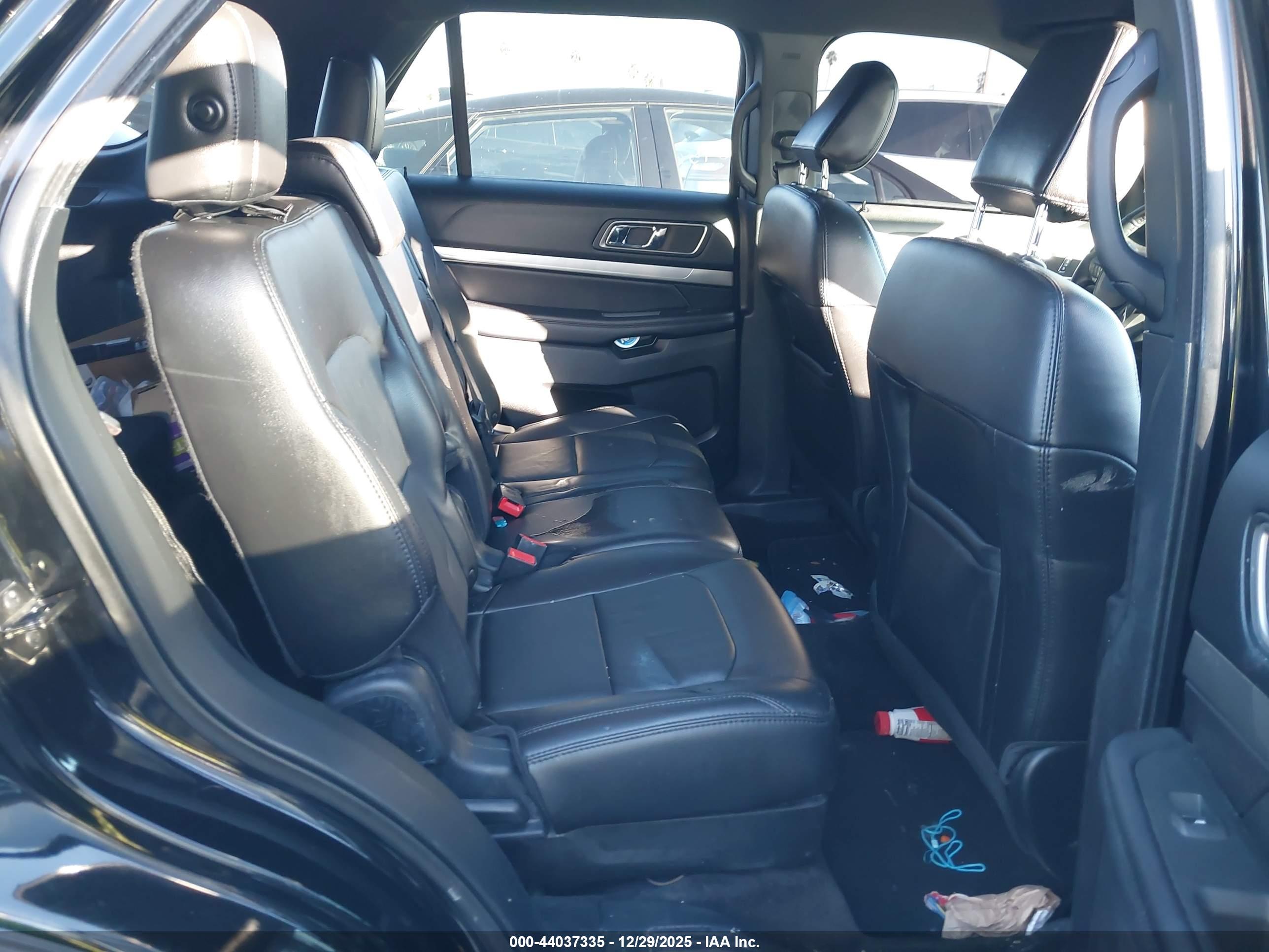 FORD EXPLORER image 8