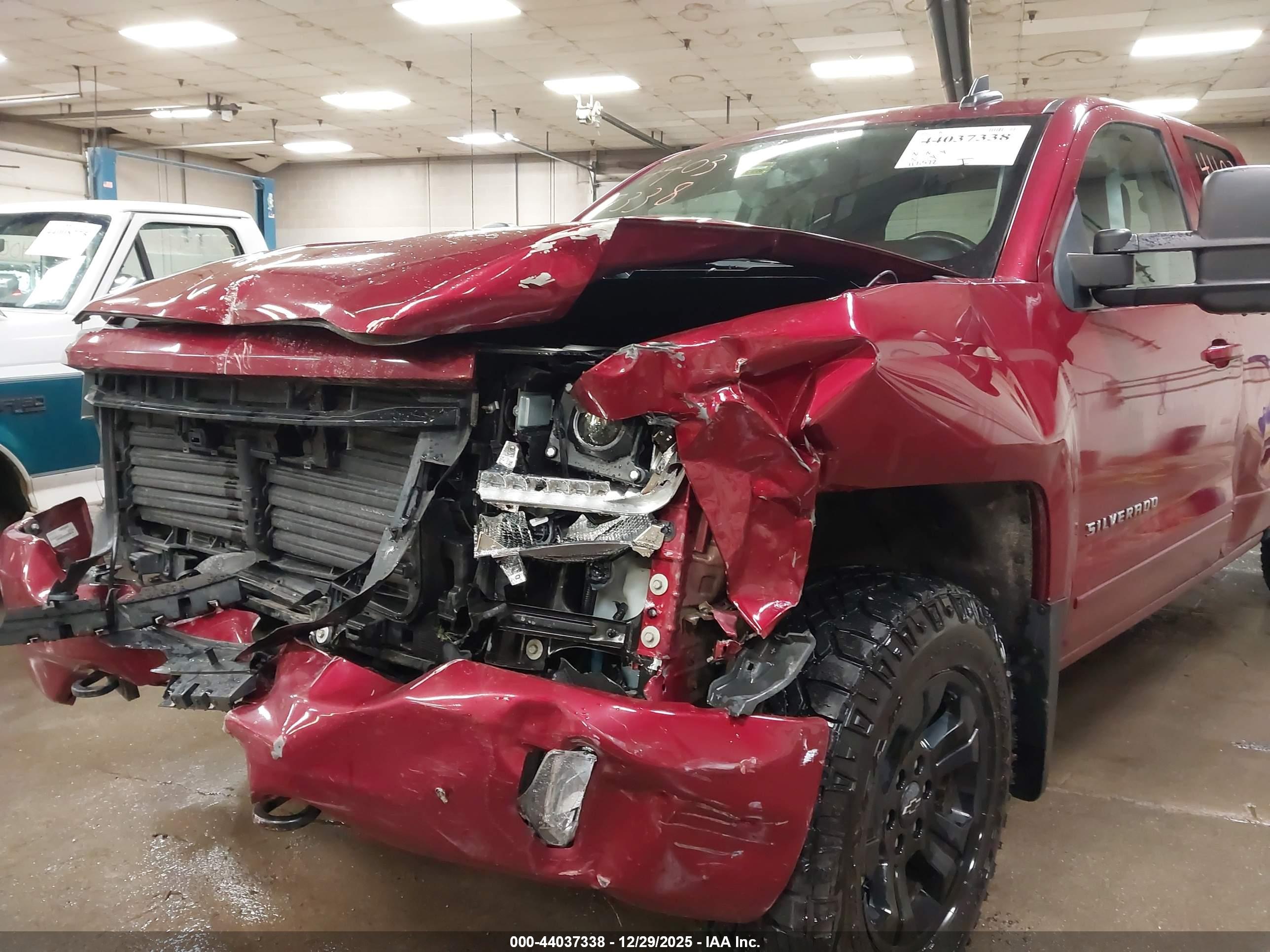 CHEVROLET SILVERADO image 6