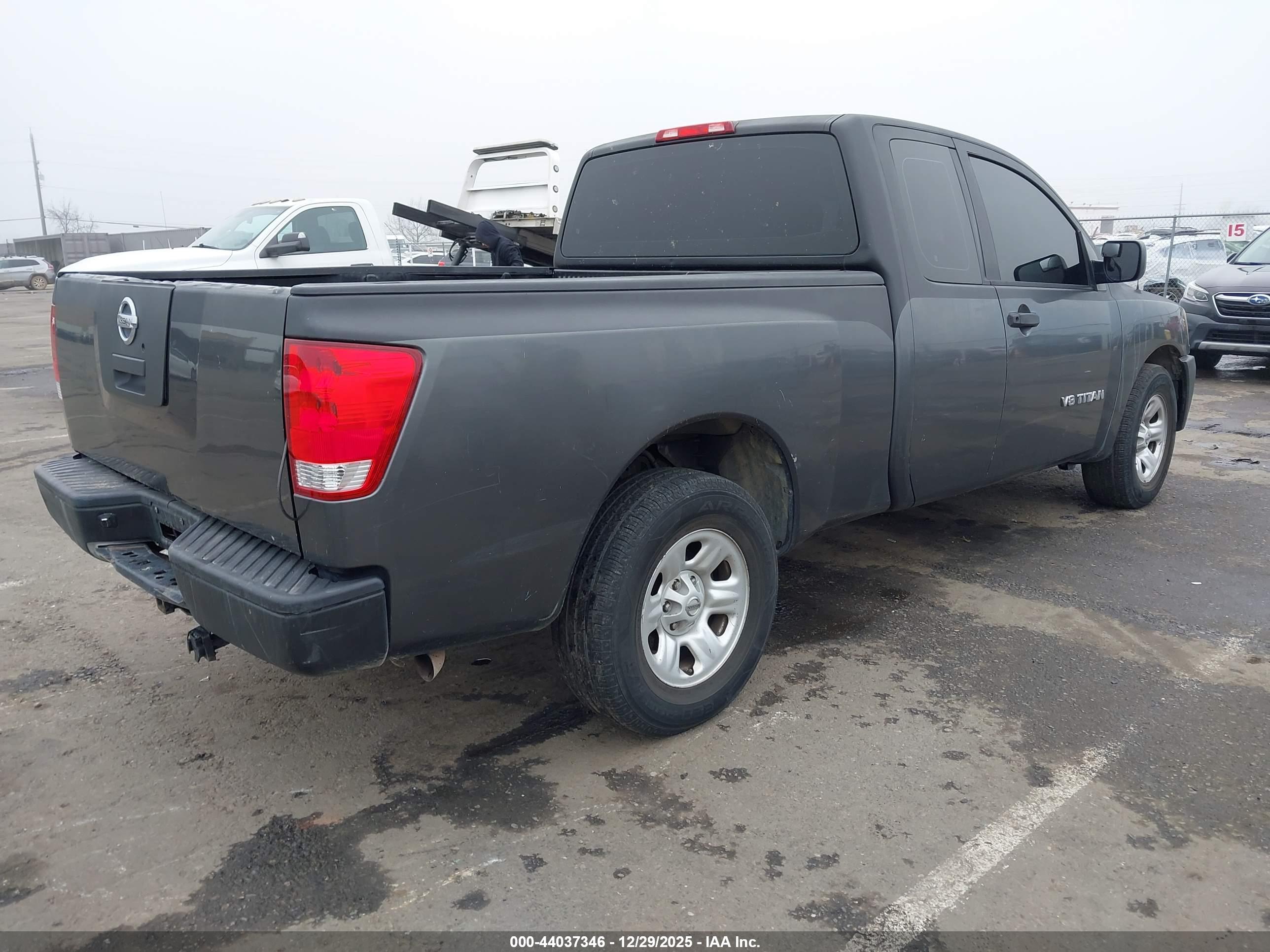 NISSAN TITAN image 4