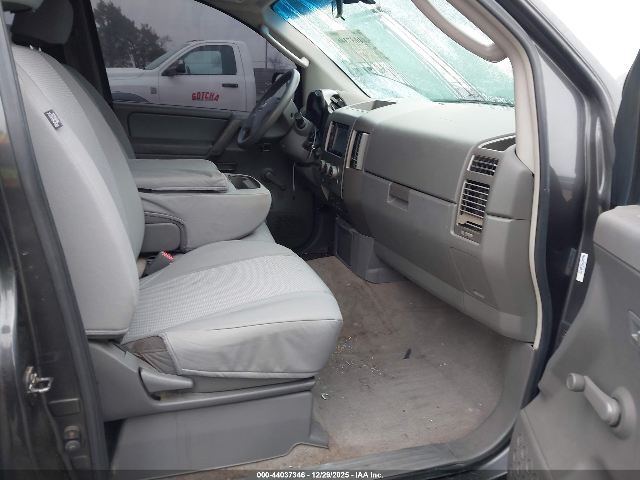 NISSAN TITAN image 5