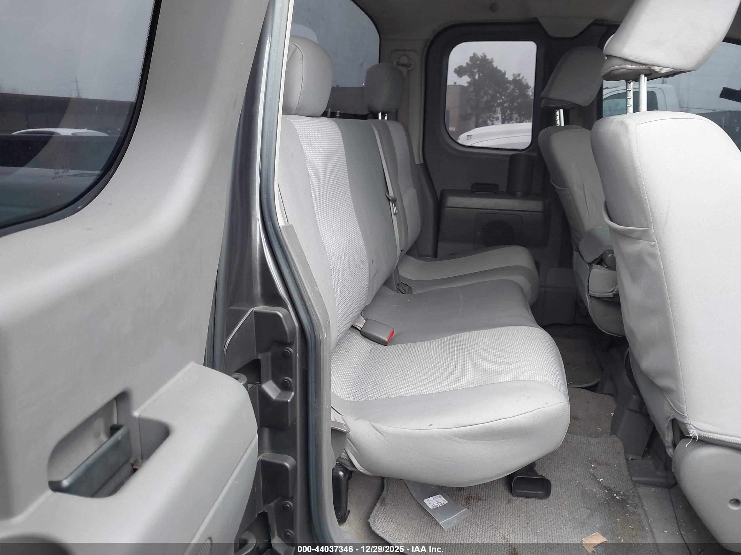 NISSAN TITAN image 8