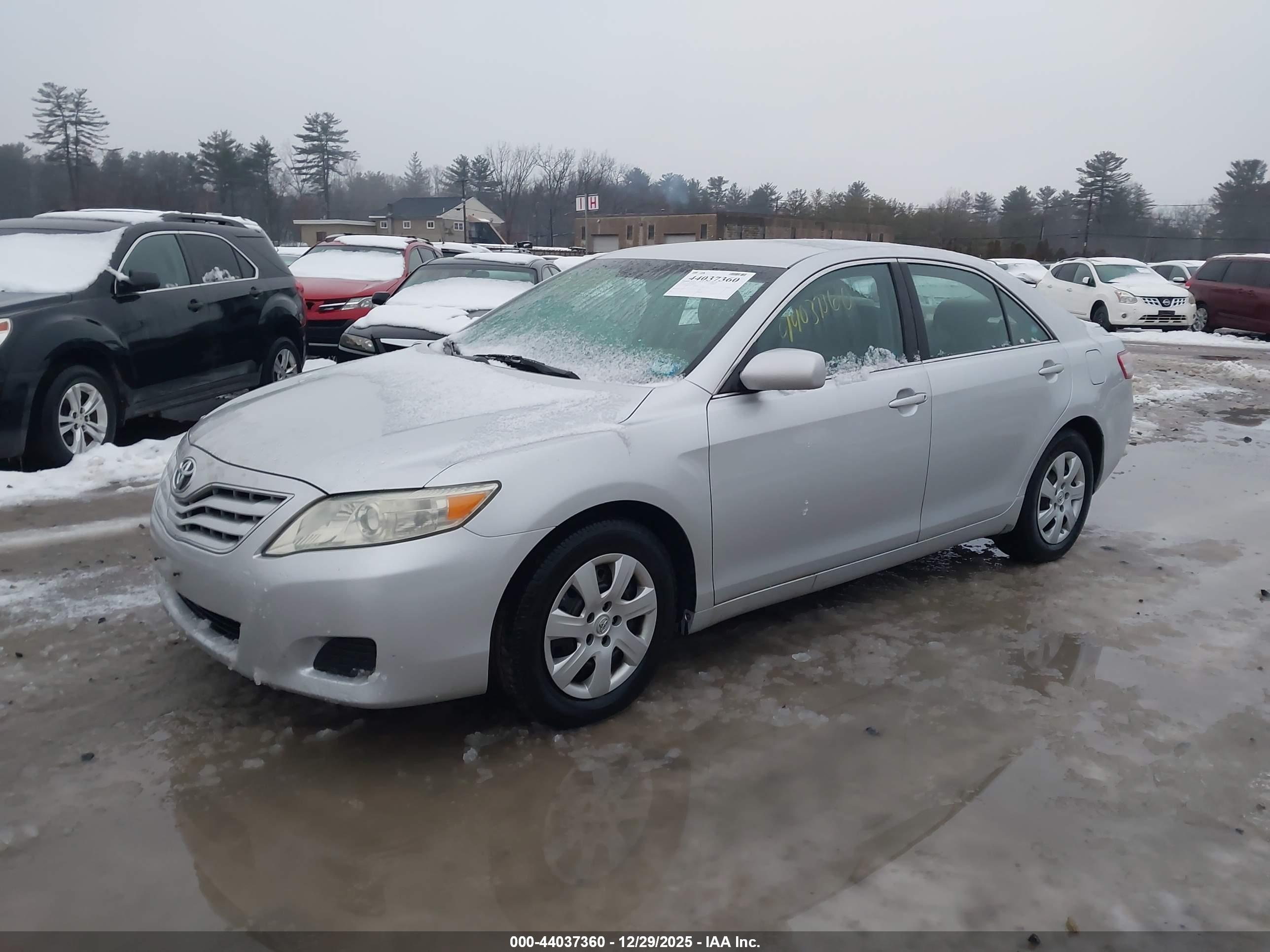 TOYOTA CAMRY image 2