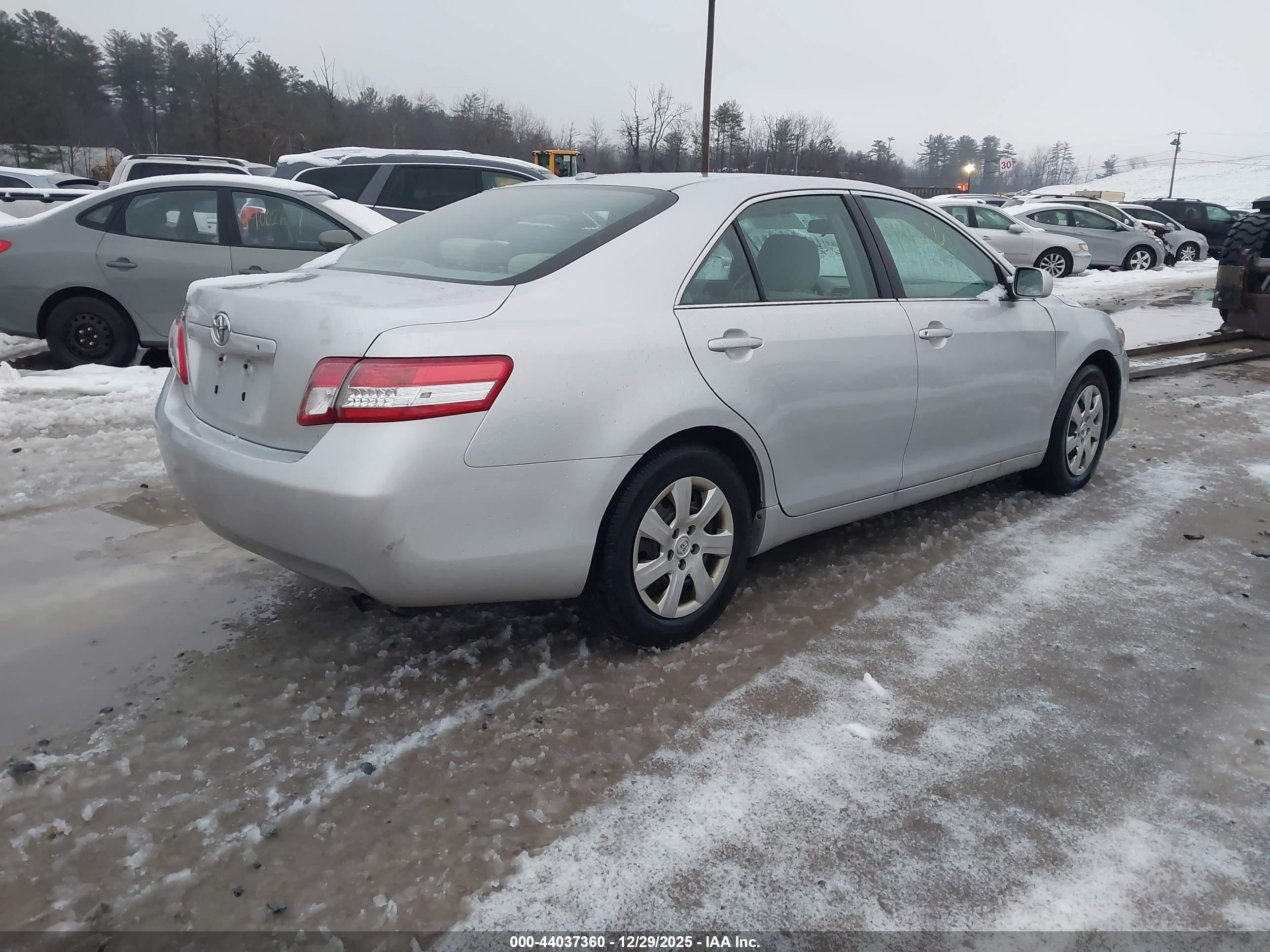 TOYOTA CAMRY image 4