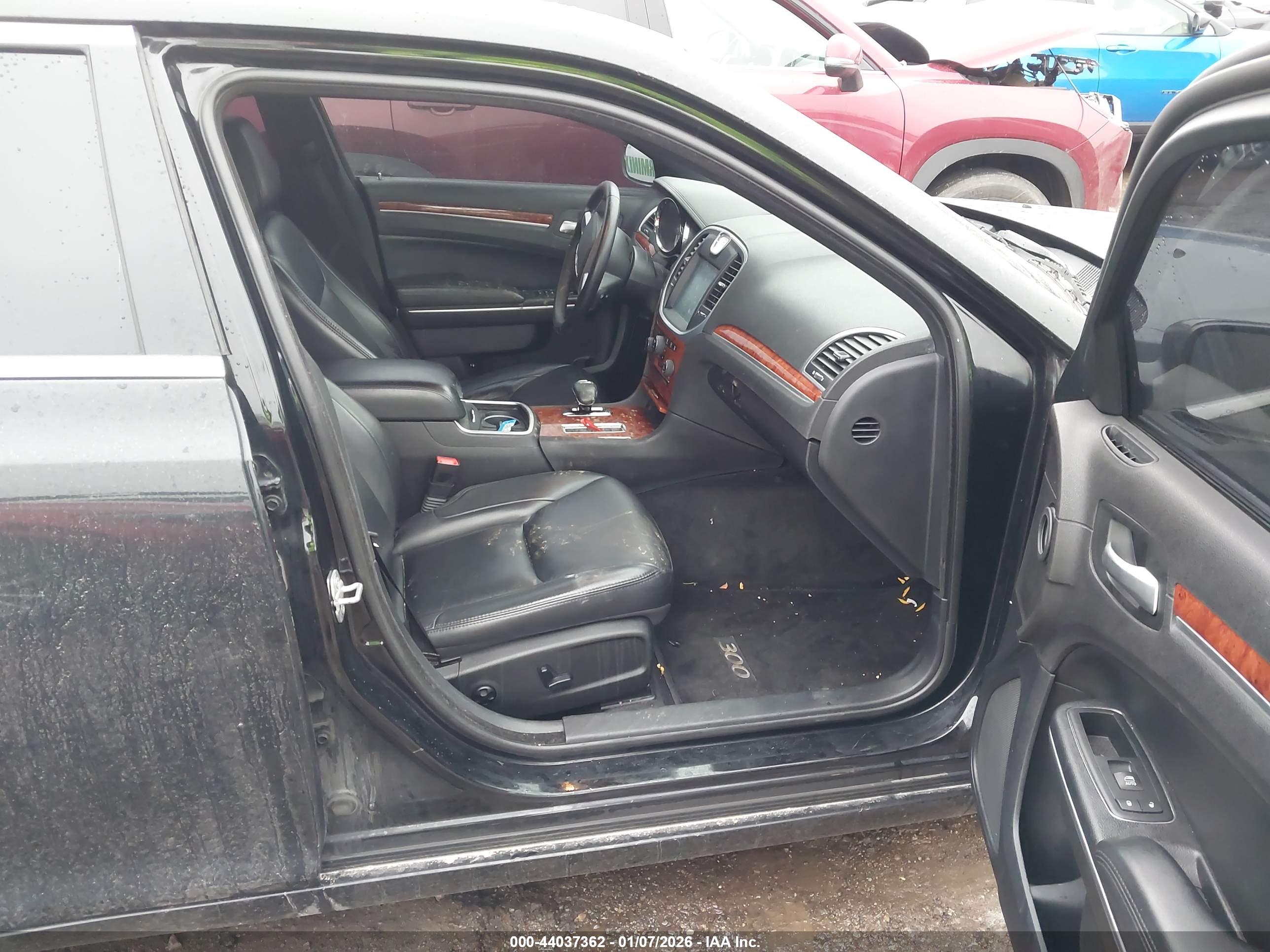 CHRYSLER 300 image 5