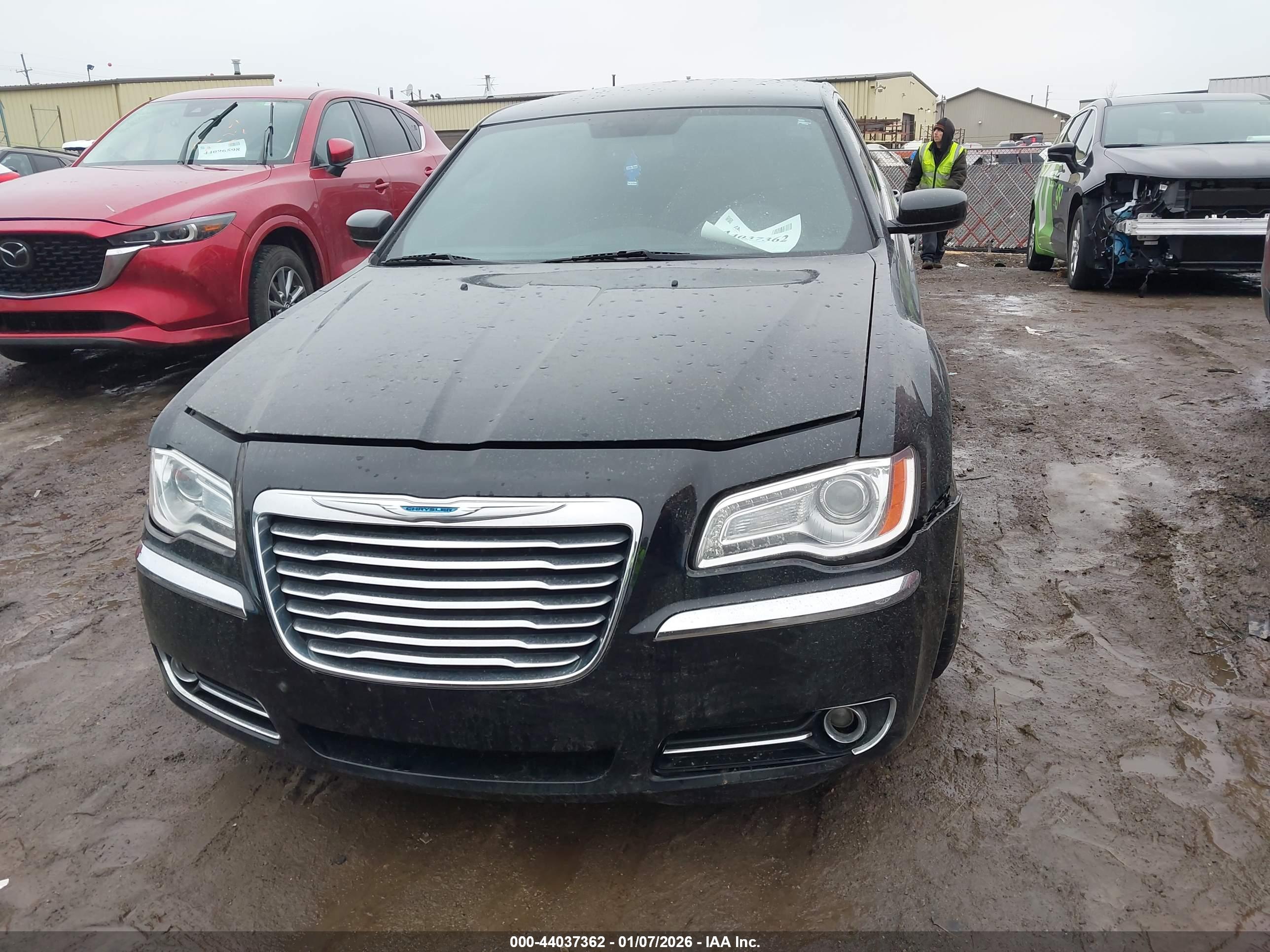CHRYSLER 300 image 6