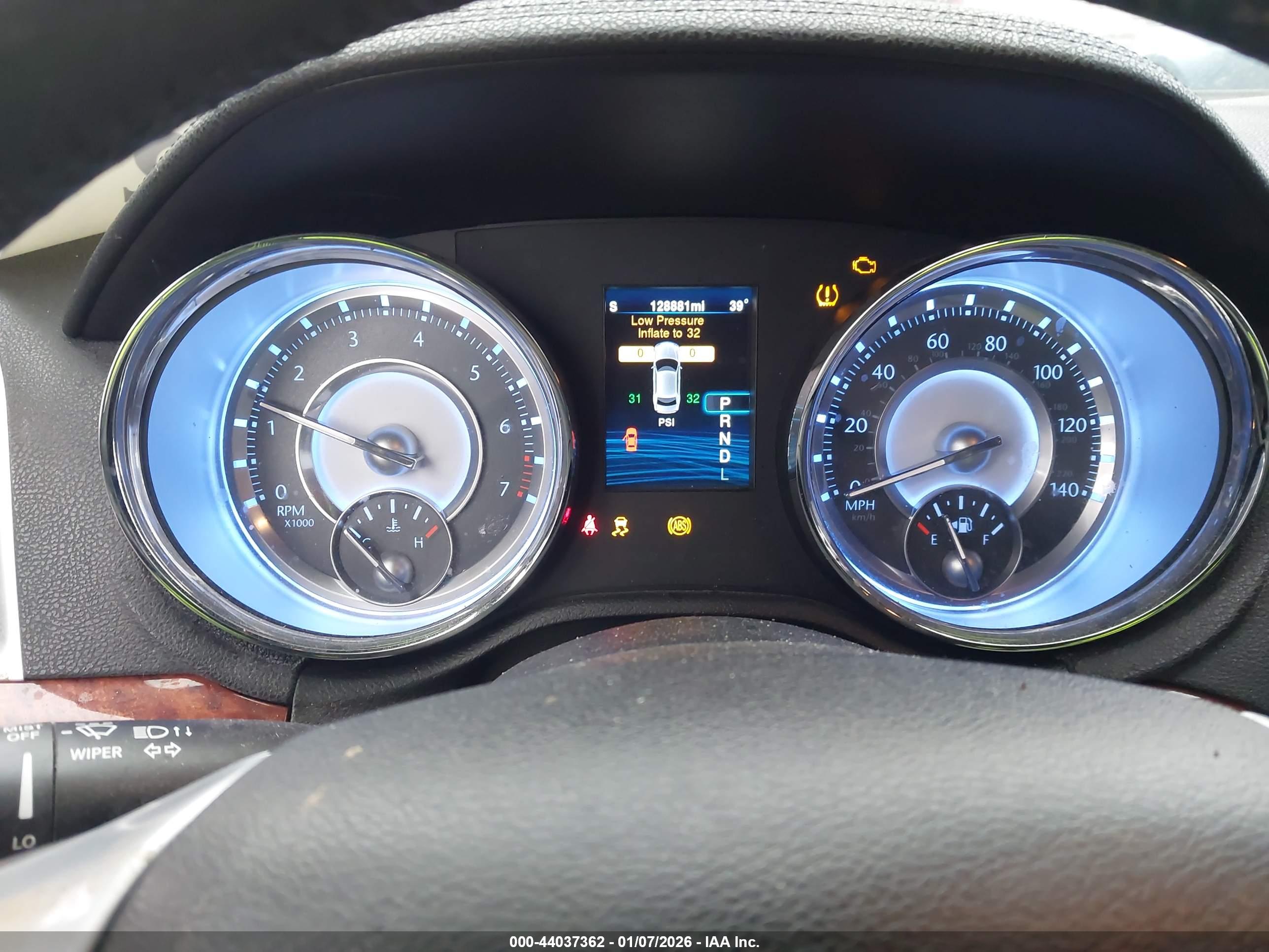 CHRYSLER 300 image 7