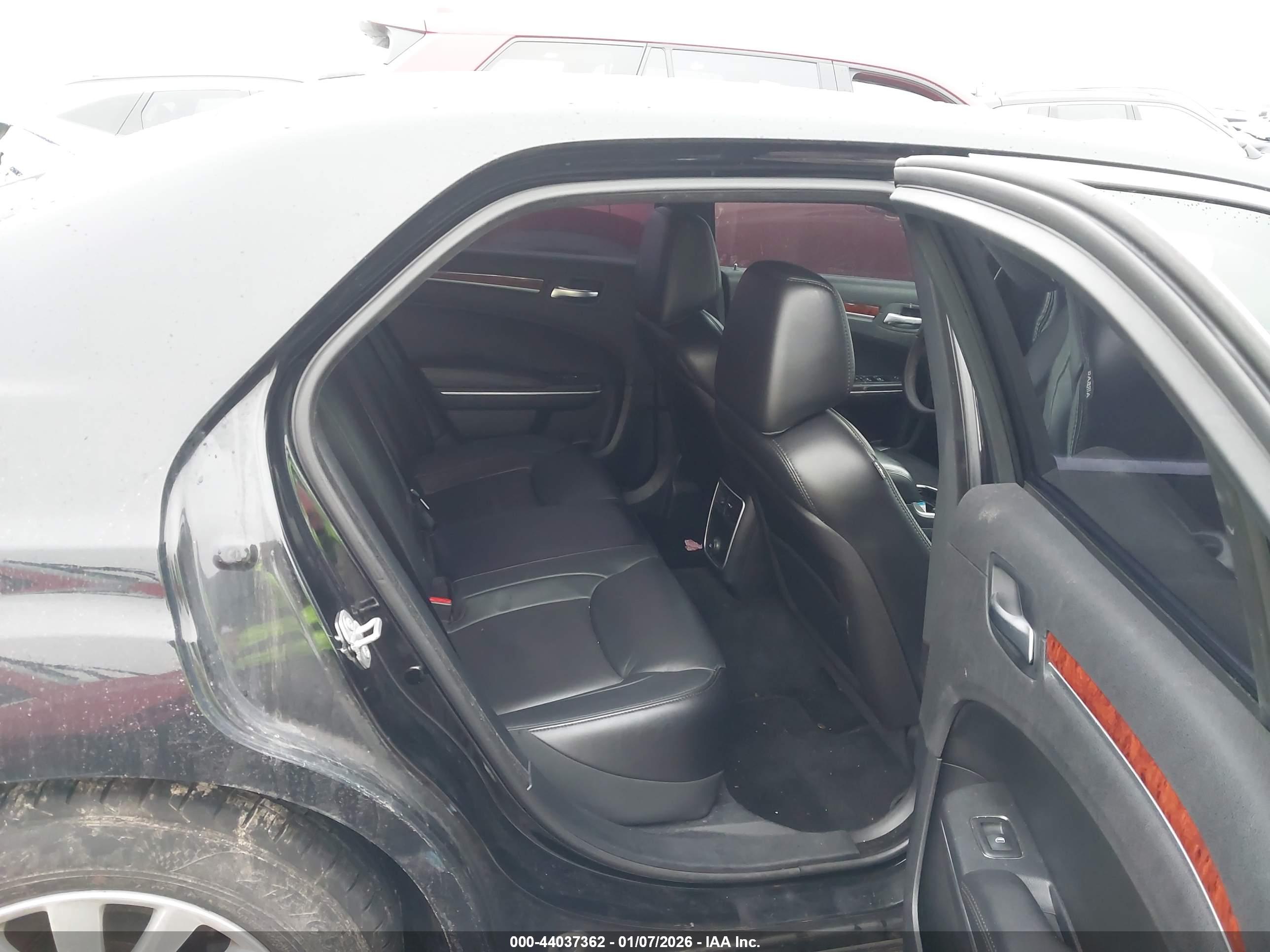 CHRYSLER 300 image 8
