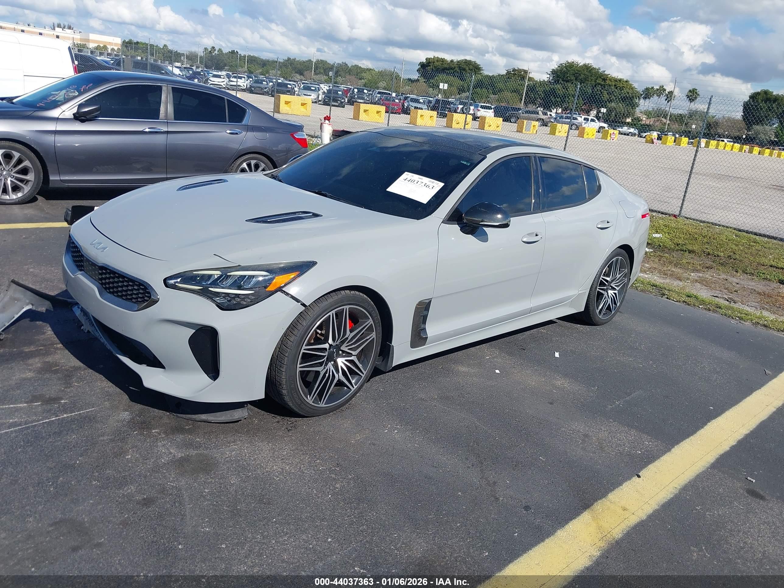 KIA STINGER image 2