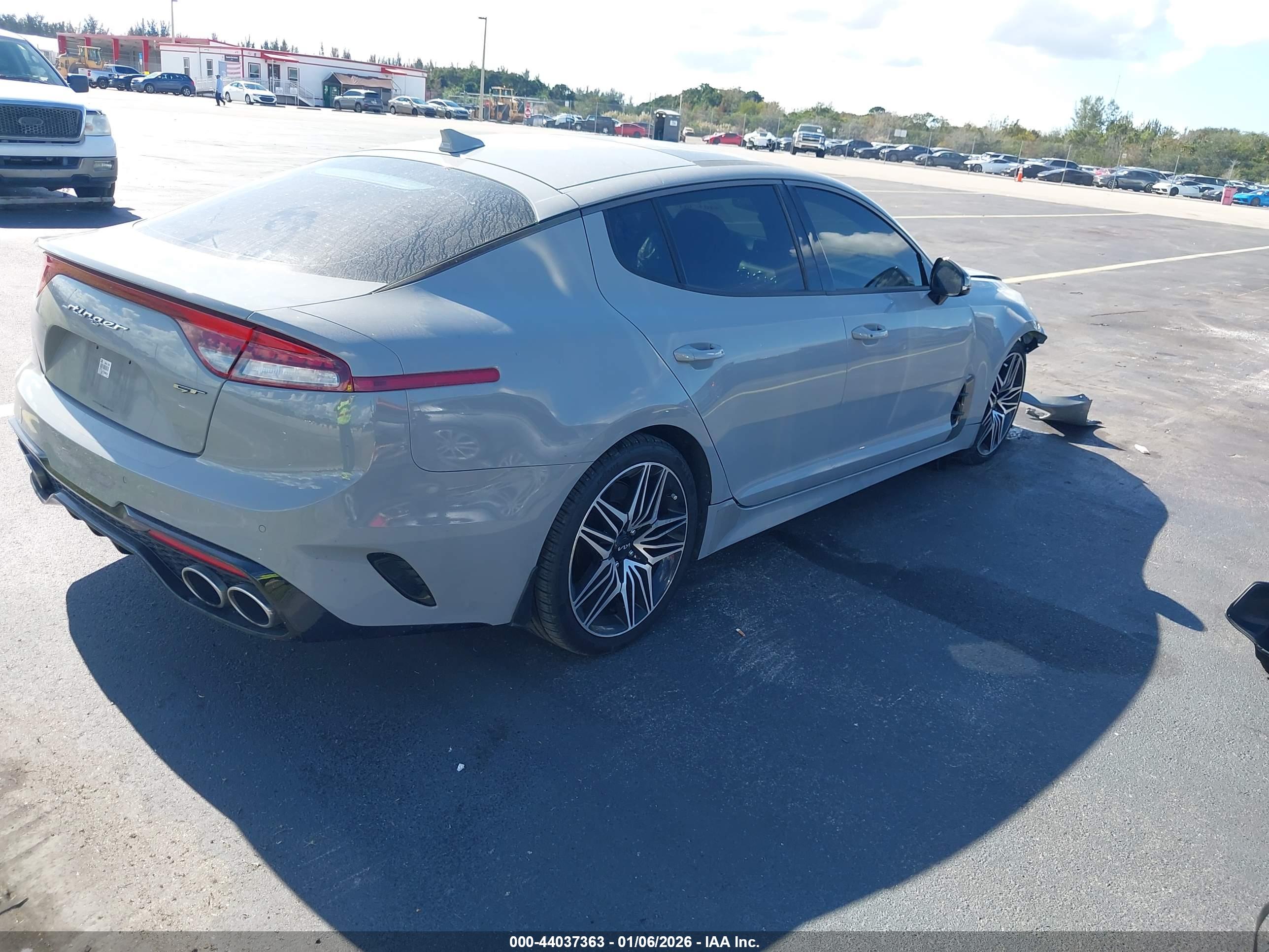 KIA STINGER image 4